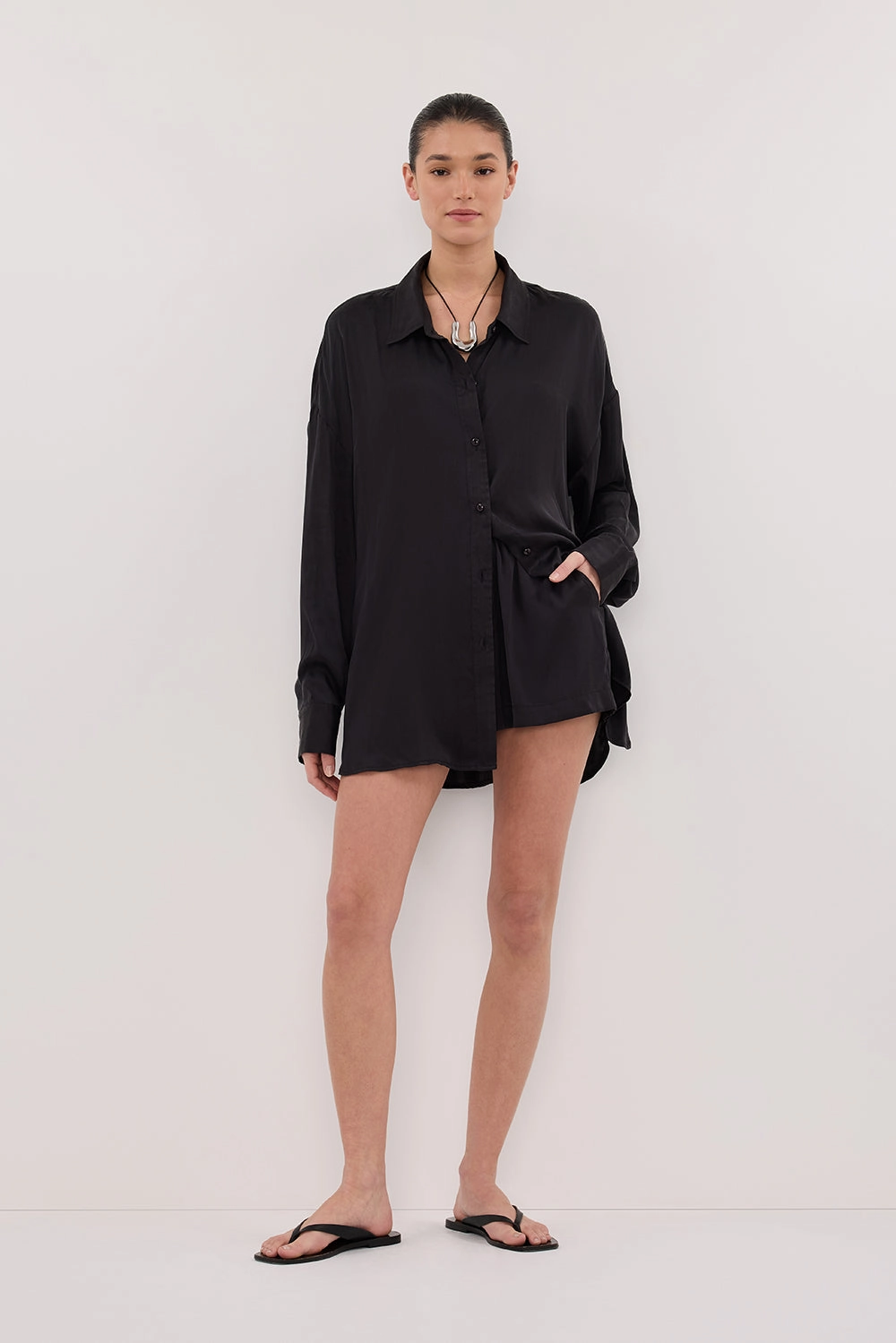 Quick Flex Fit Water Resistant Finish ISLA BLACK SILK SHORT