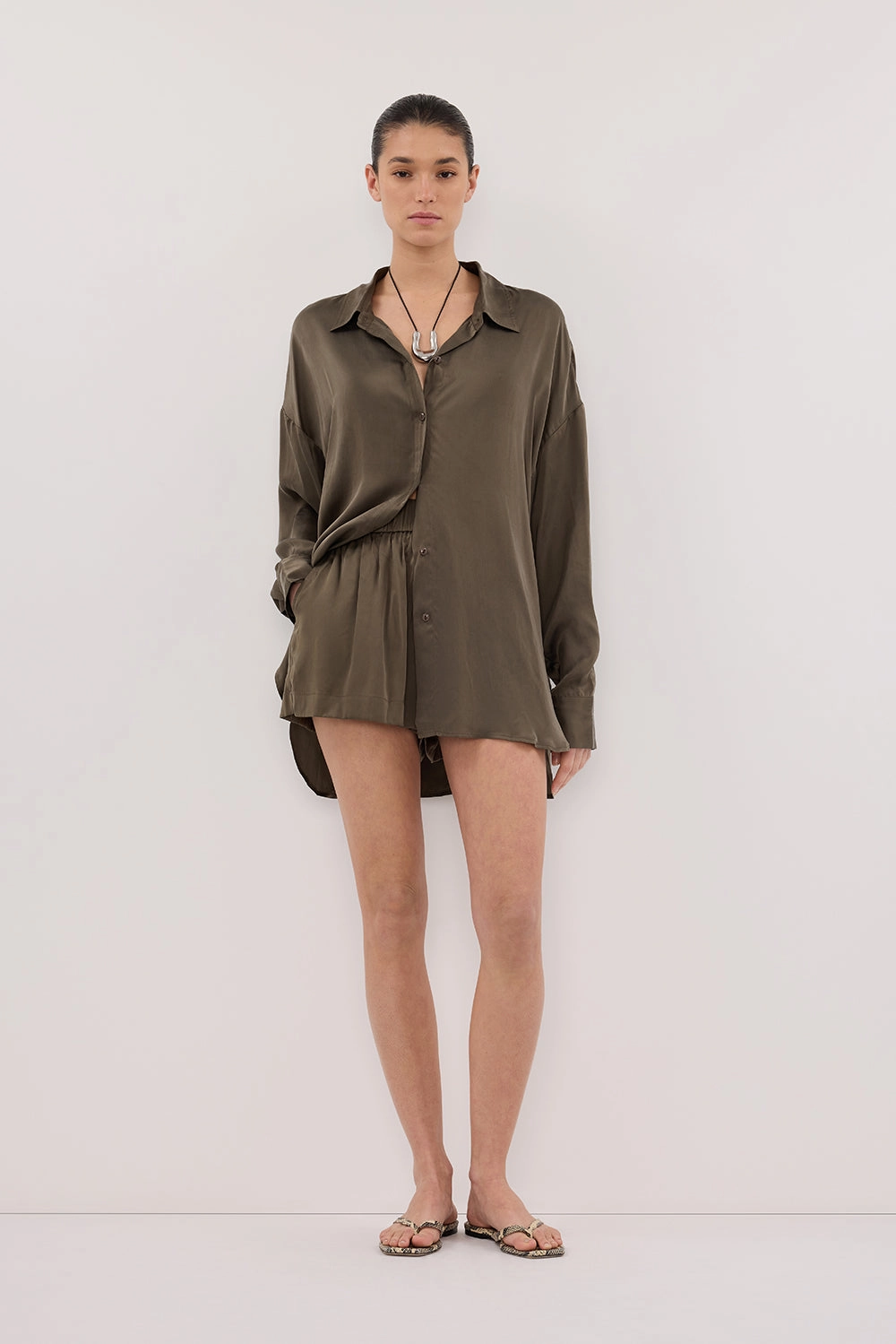 ISLA OLIVE SILK SHORT Reinforced Stitching Soft Lining