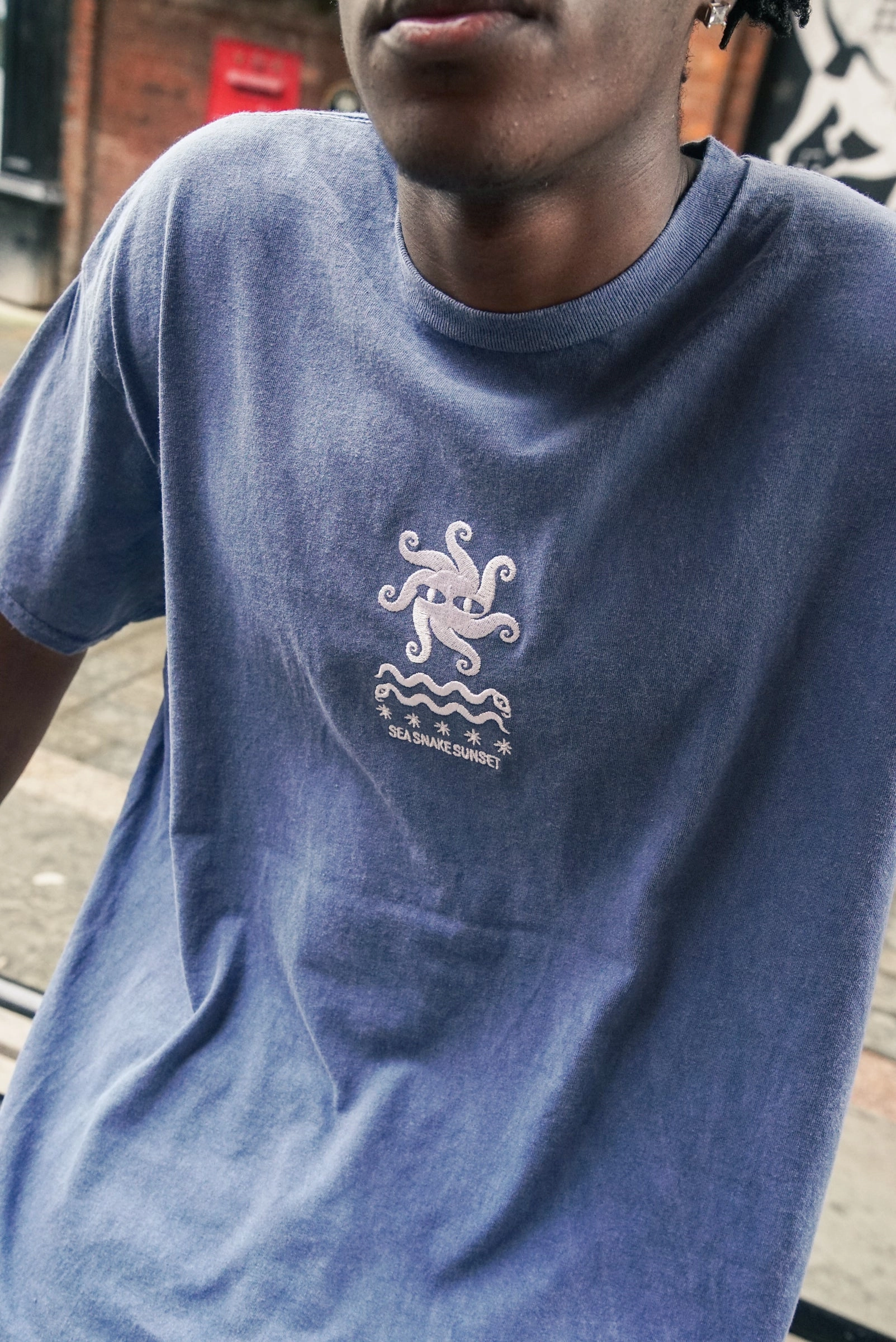 slim fit KBAR X UN:IK 'Sea Snake' Vintage Washed Embroidered Tee - Blue