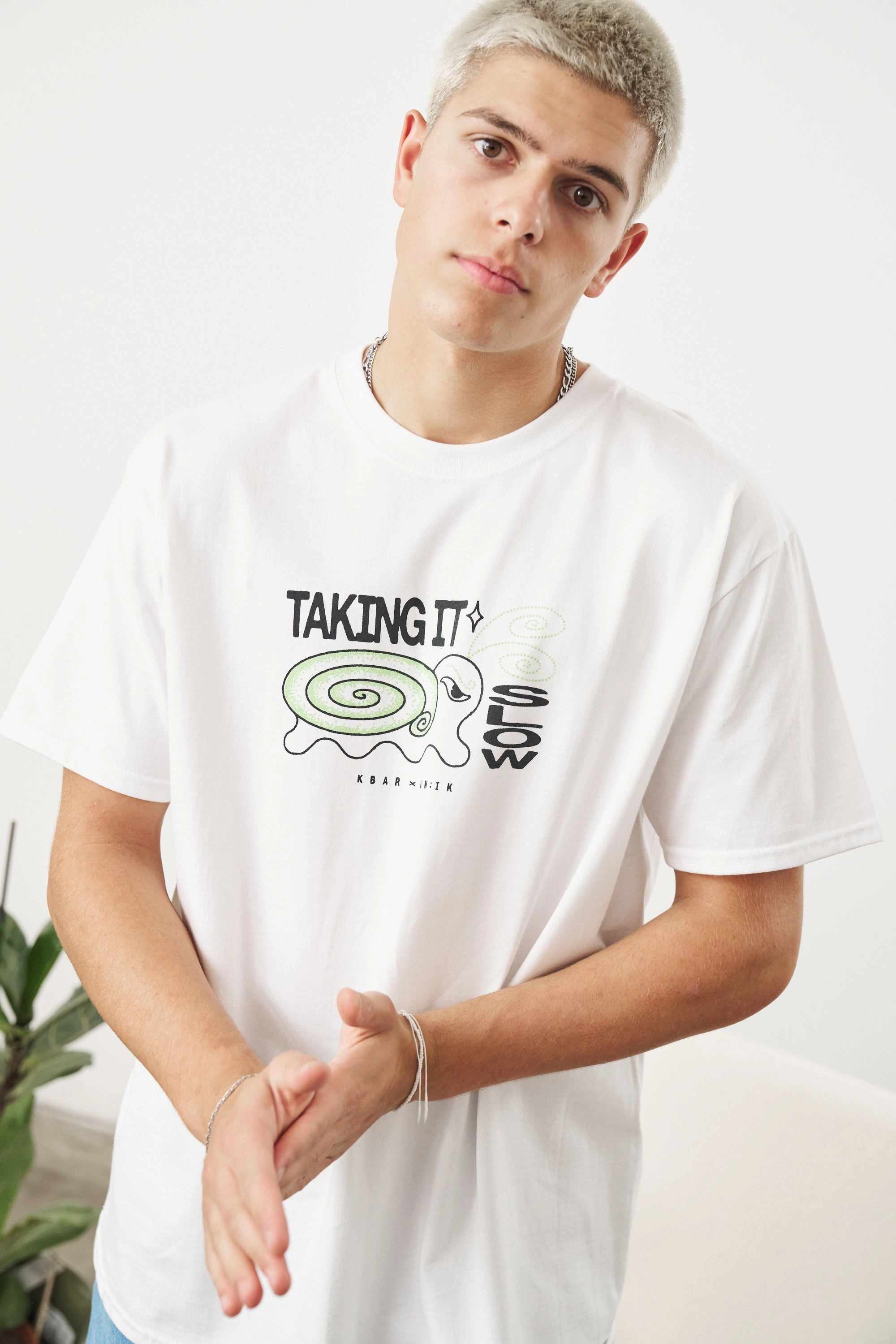 Thermal Regulation Layer Lint Resistant Surface KBAR X UN:IK 'Taking It Slow' Tee - White