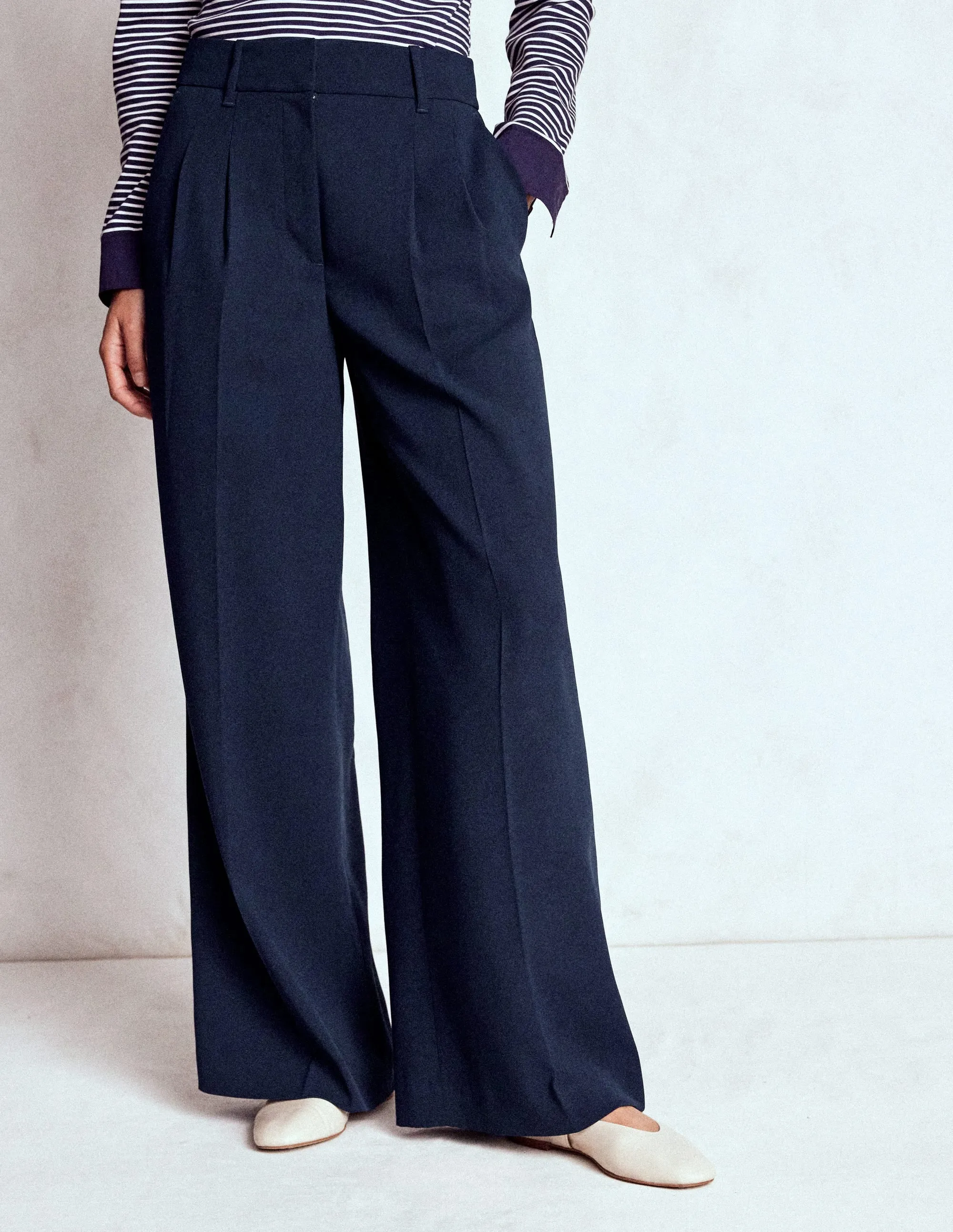 Kensington Tailored Trousers-Navy Slim Look Fit Essential Layer