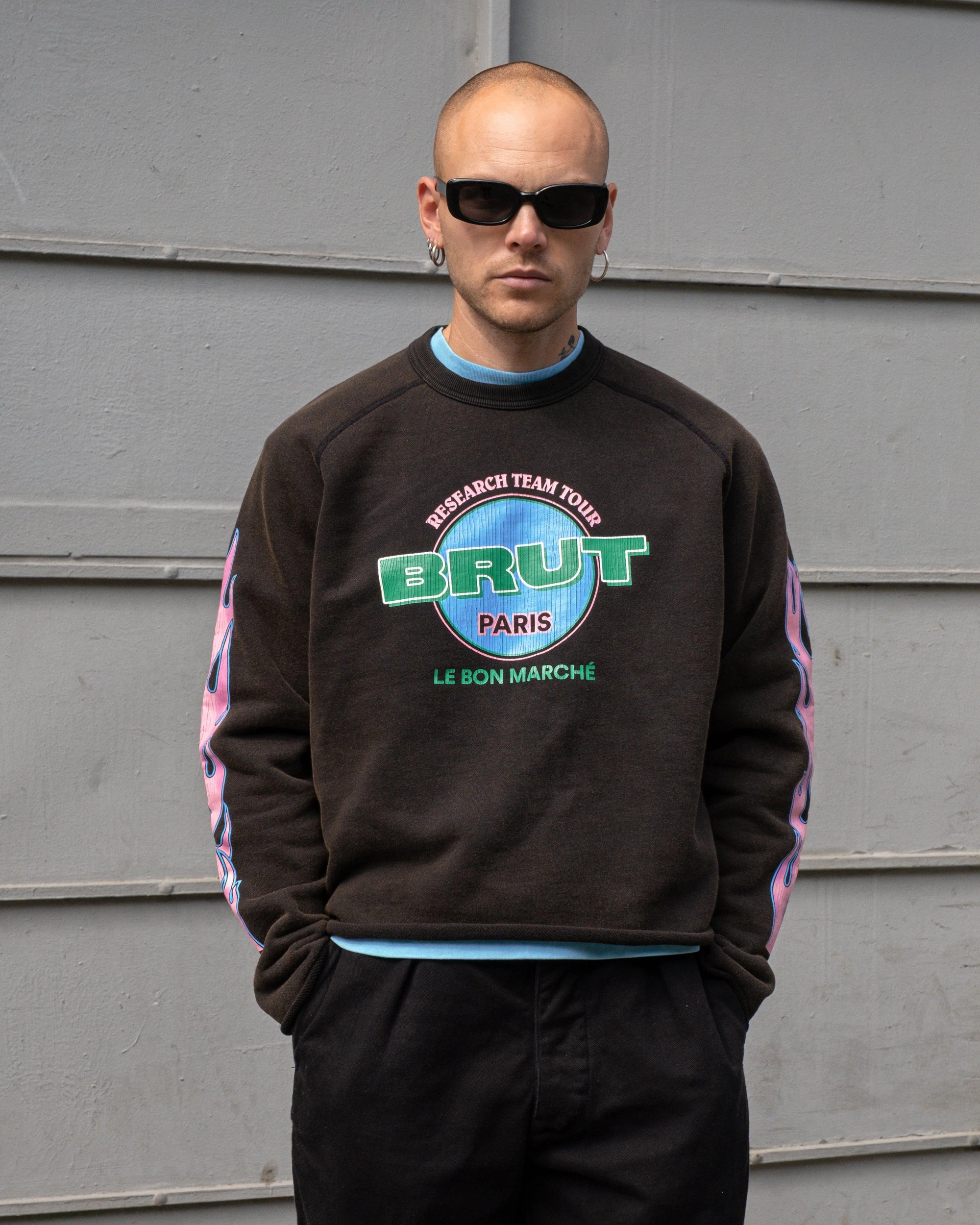 THE RESEARCH TEAM TOUR SWEAT Stylish Comfort