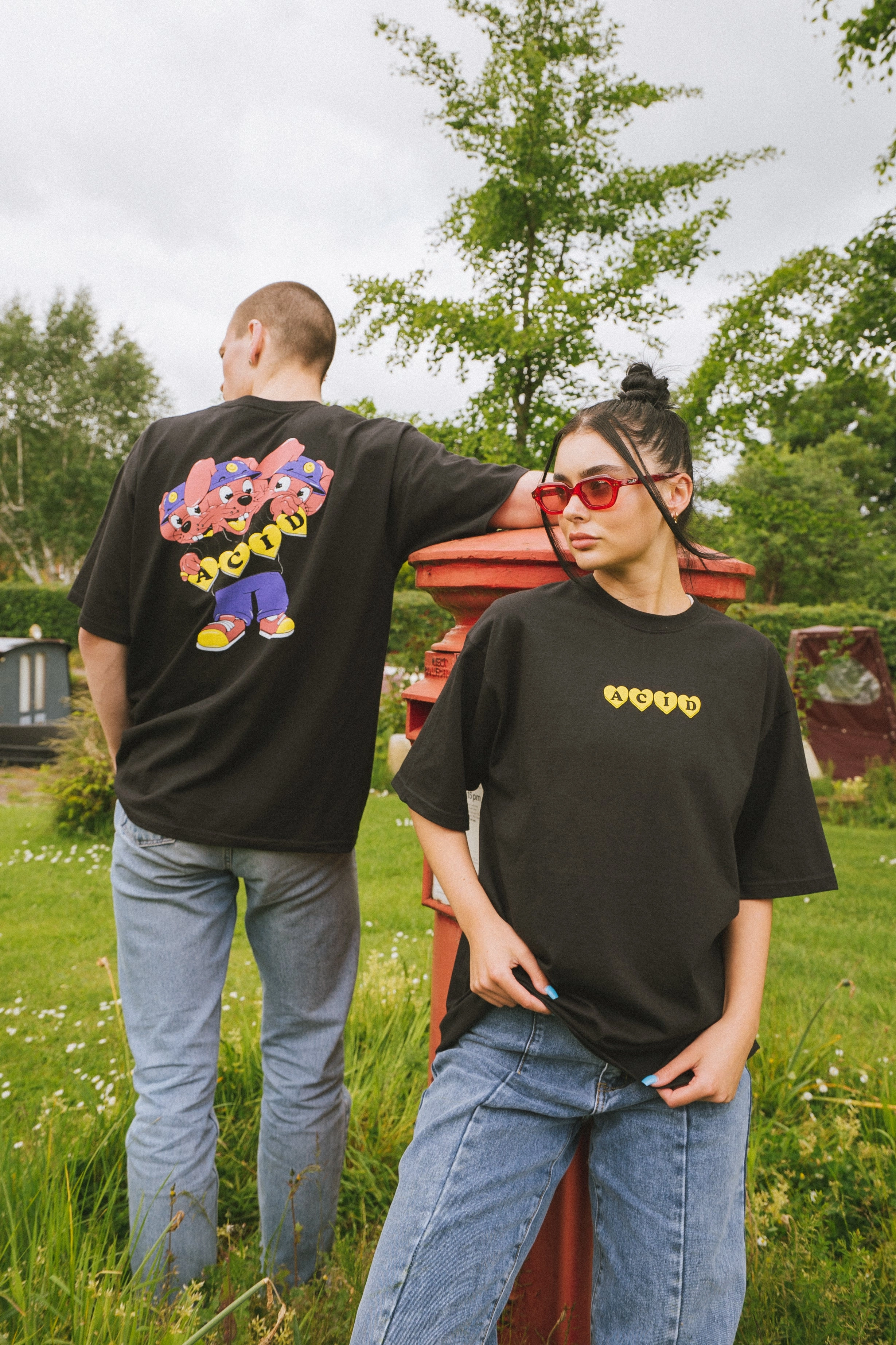 Sustainable Material Blend Simple yet stylish ACID LOVE 0.06 'Siamese' Tee - Black