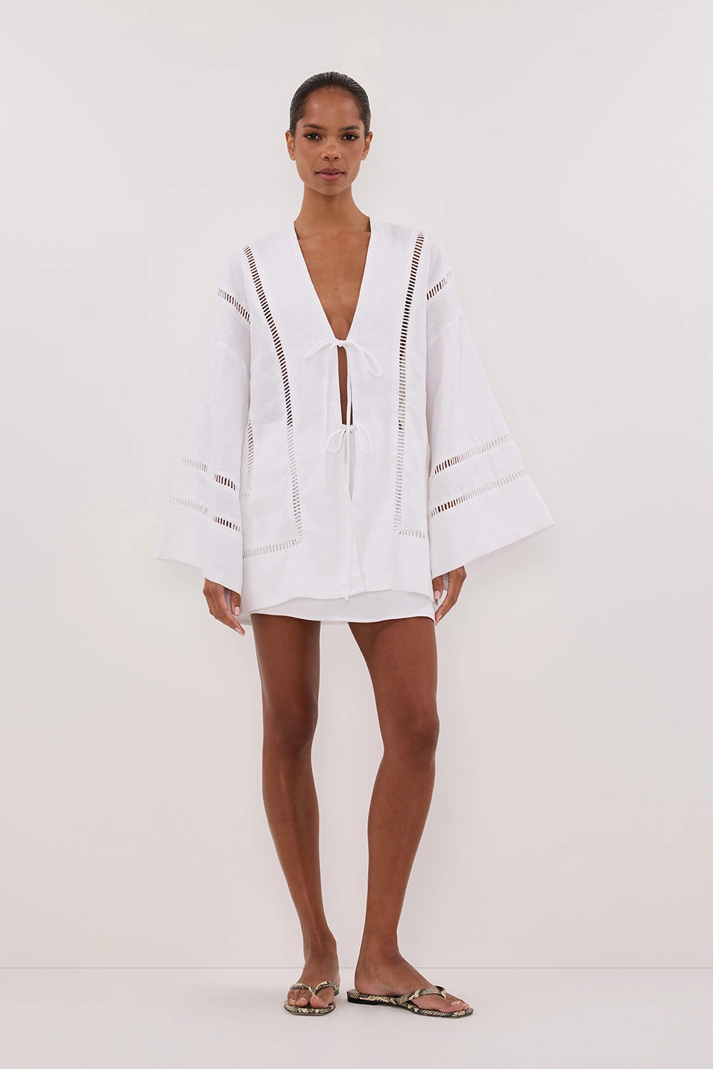 music event look LINDSAY WHITE LINEN SKORT
