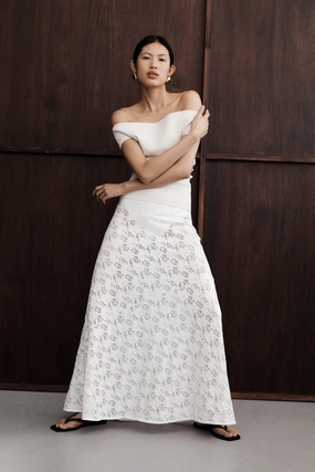 Seamless Finish Artistic Influence LOULA WHITE LACE SKIRT