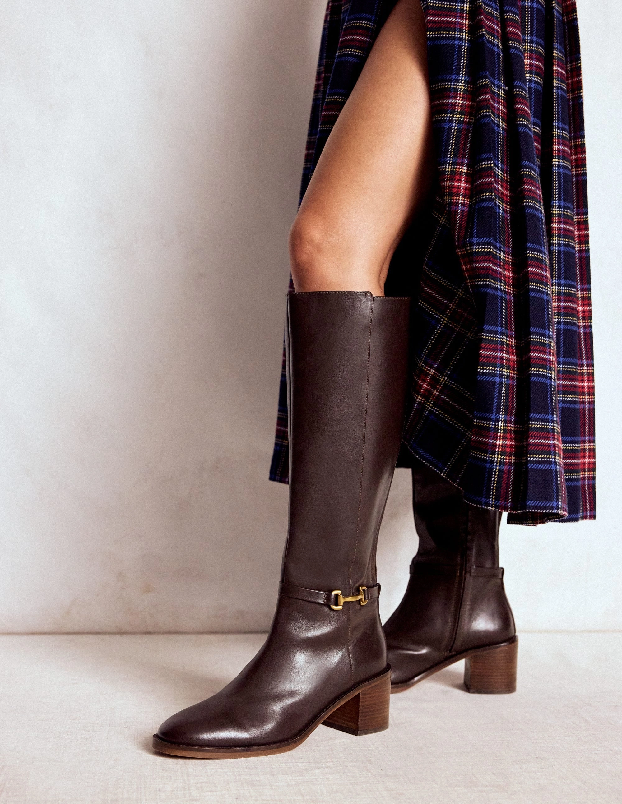 Low Rise Tokyo Mode Iris Snaffle Heel Boot-Chocolate