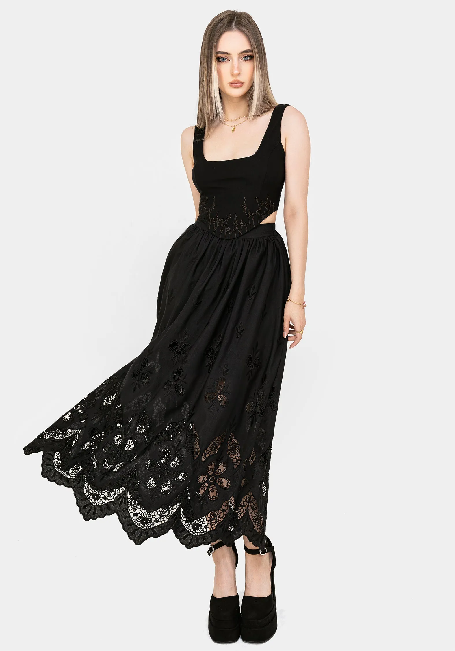 Trendy Outfit Maple Broderie Hem Maxi Skirt