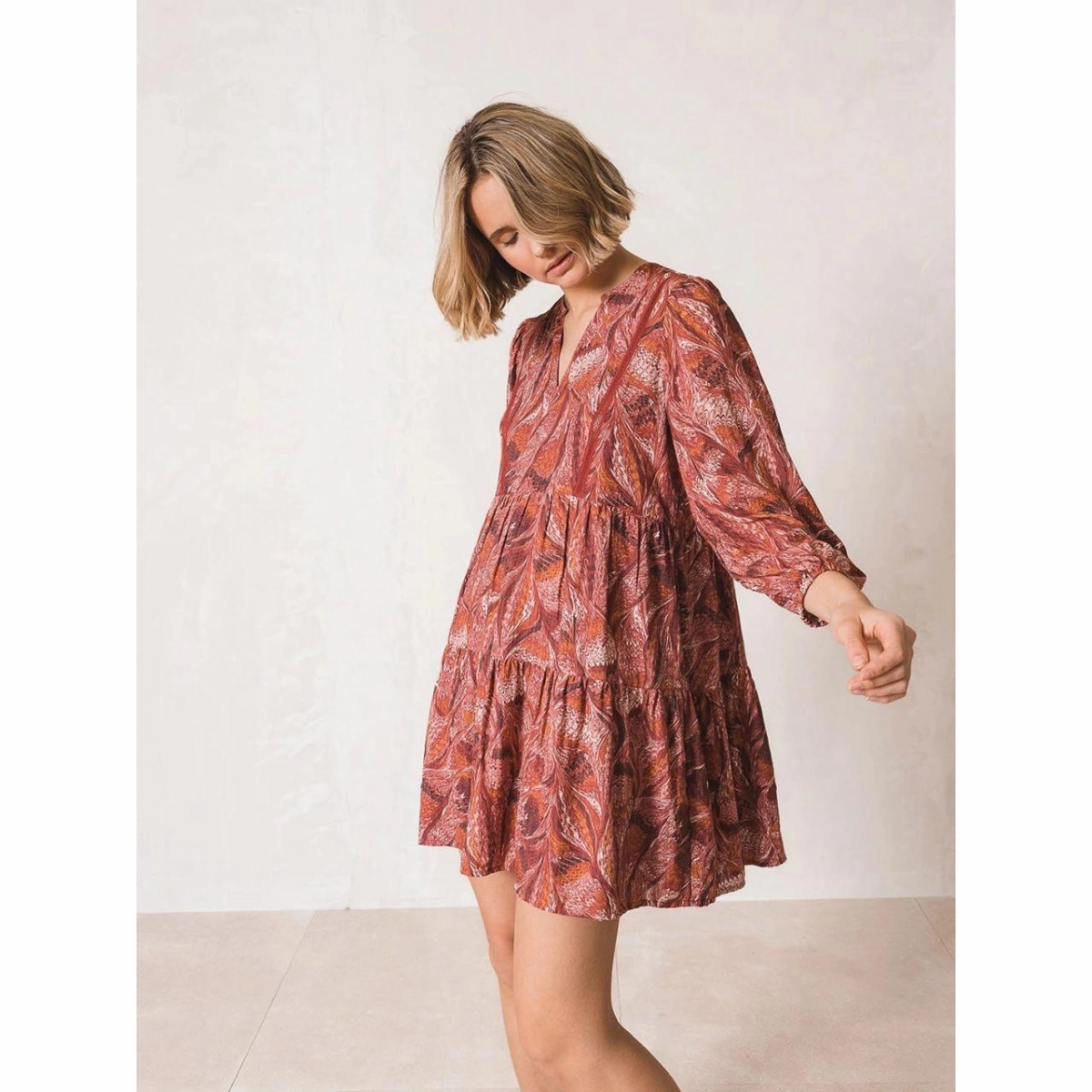 Elegant Outline Marble Print Short Dress