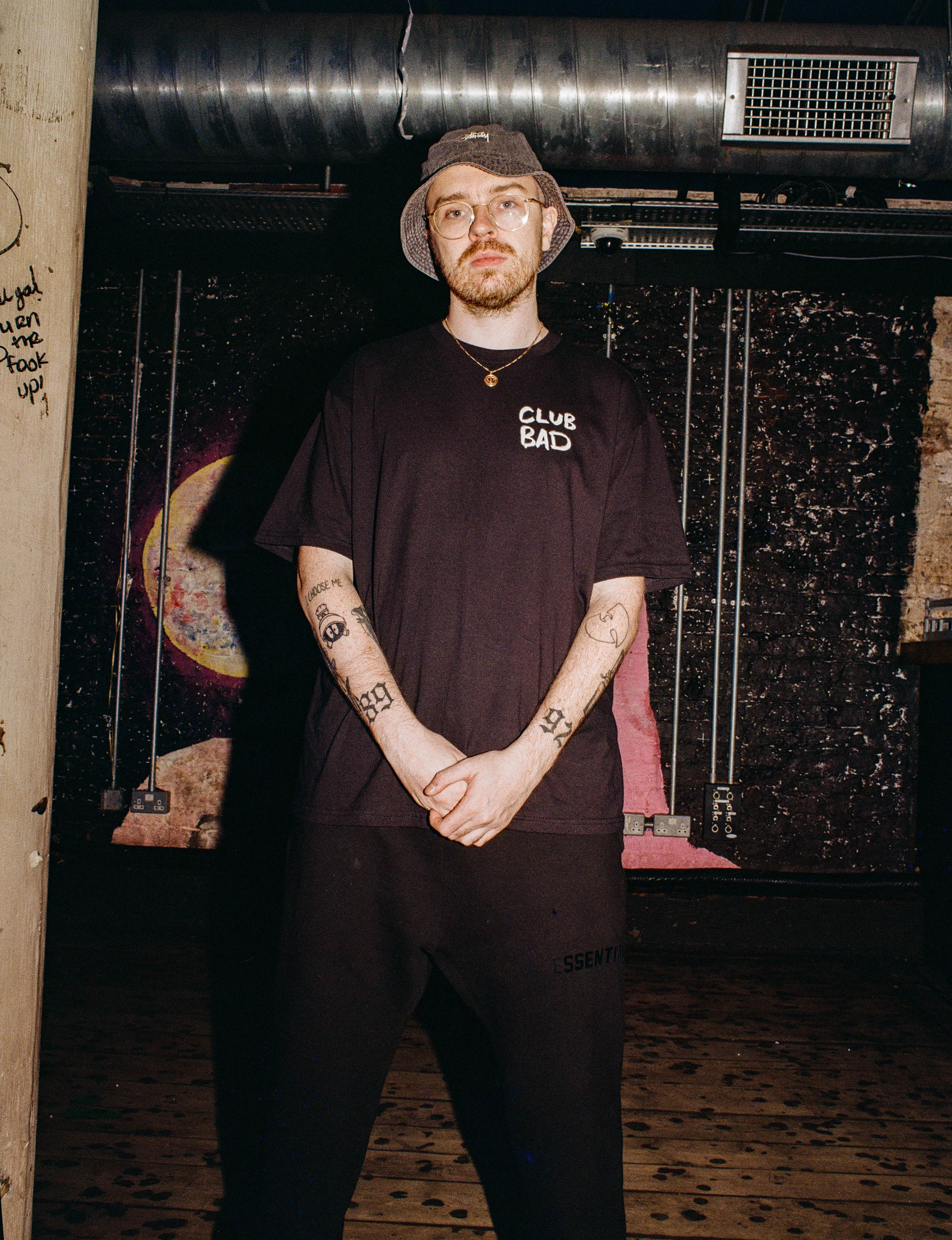 soft fit Odor Control Finish Mel?? X Club Bad 'Crossed Legs' Tee - Black