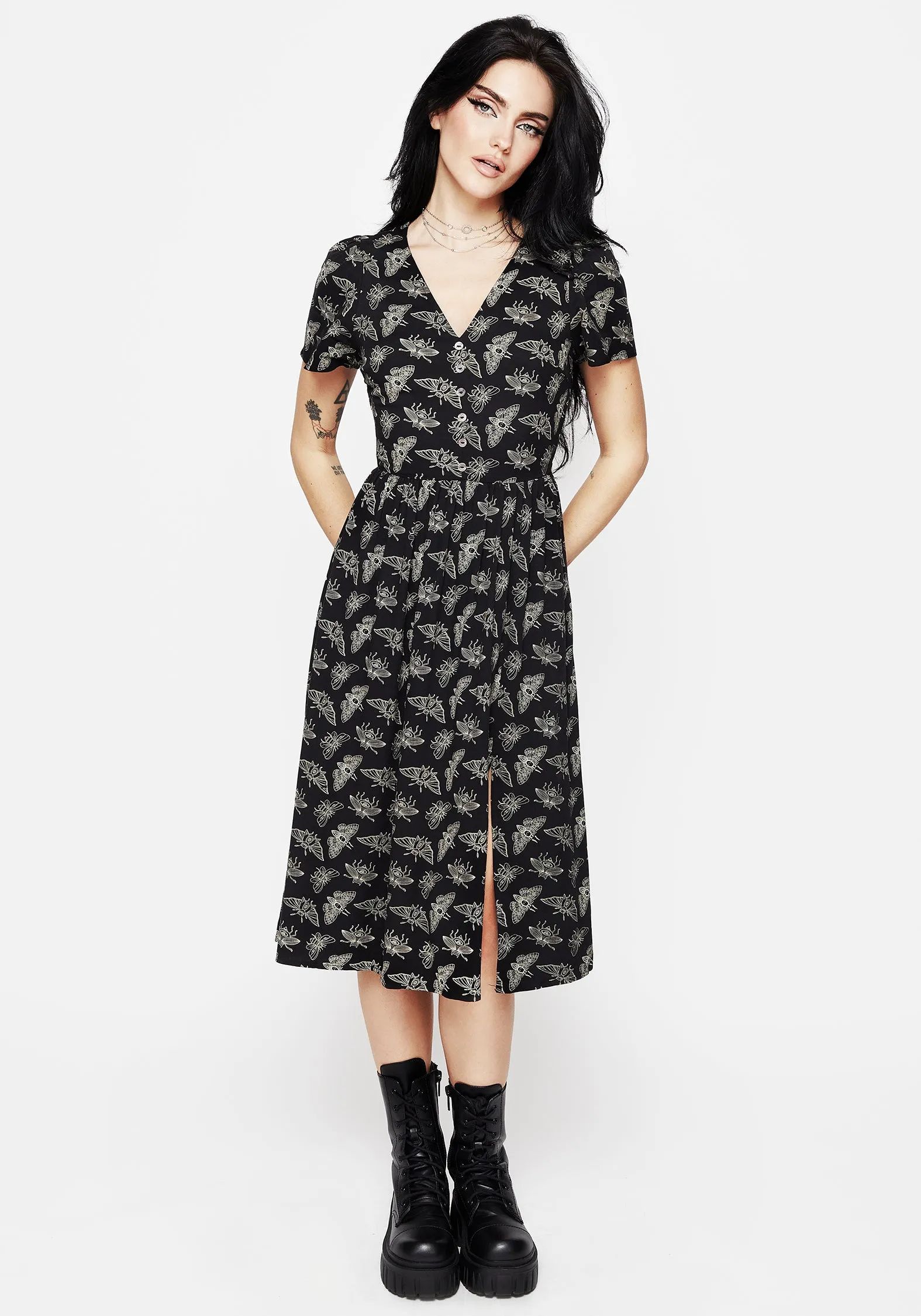 Soft Silhouette Square Neck Mortmoth Short Sleeve Midi Dress