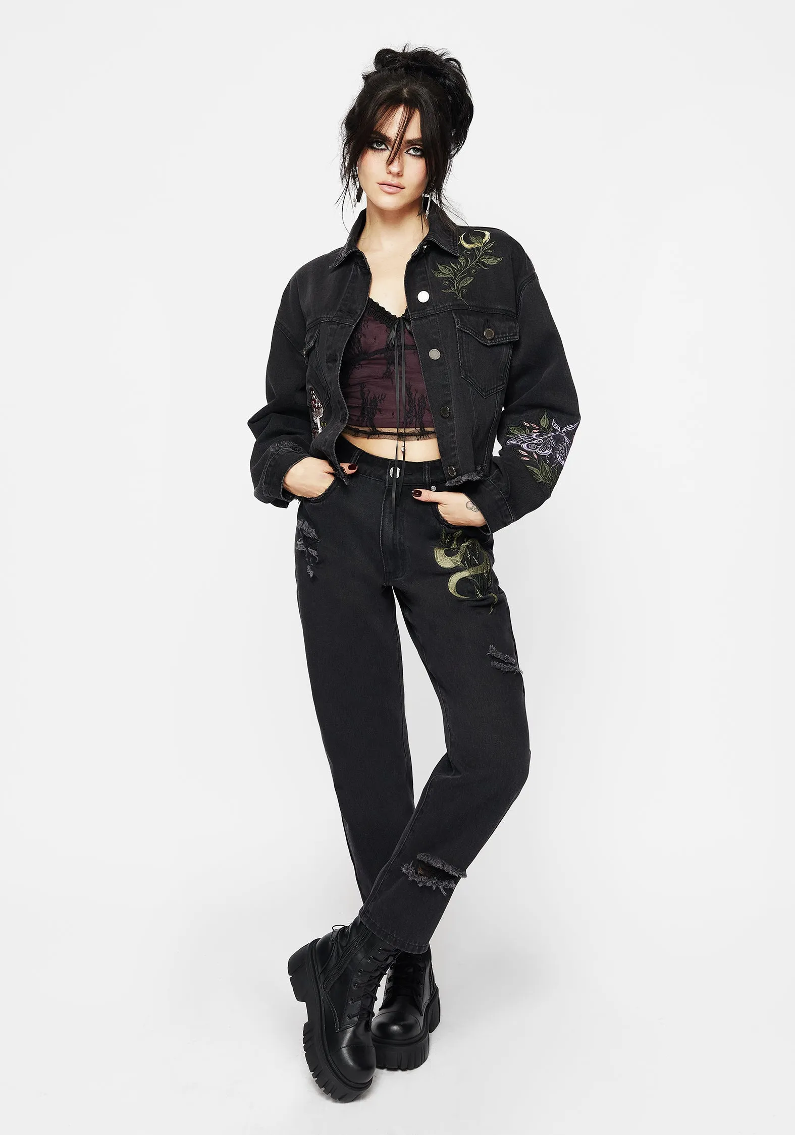 Sporty Look Nirah Embroidered Distressed Mom Jeans