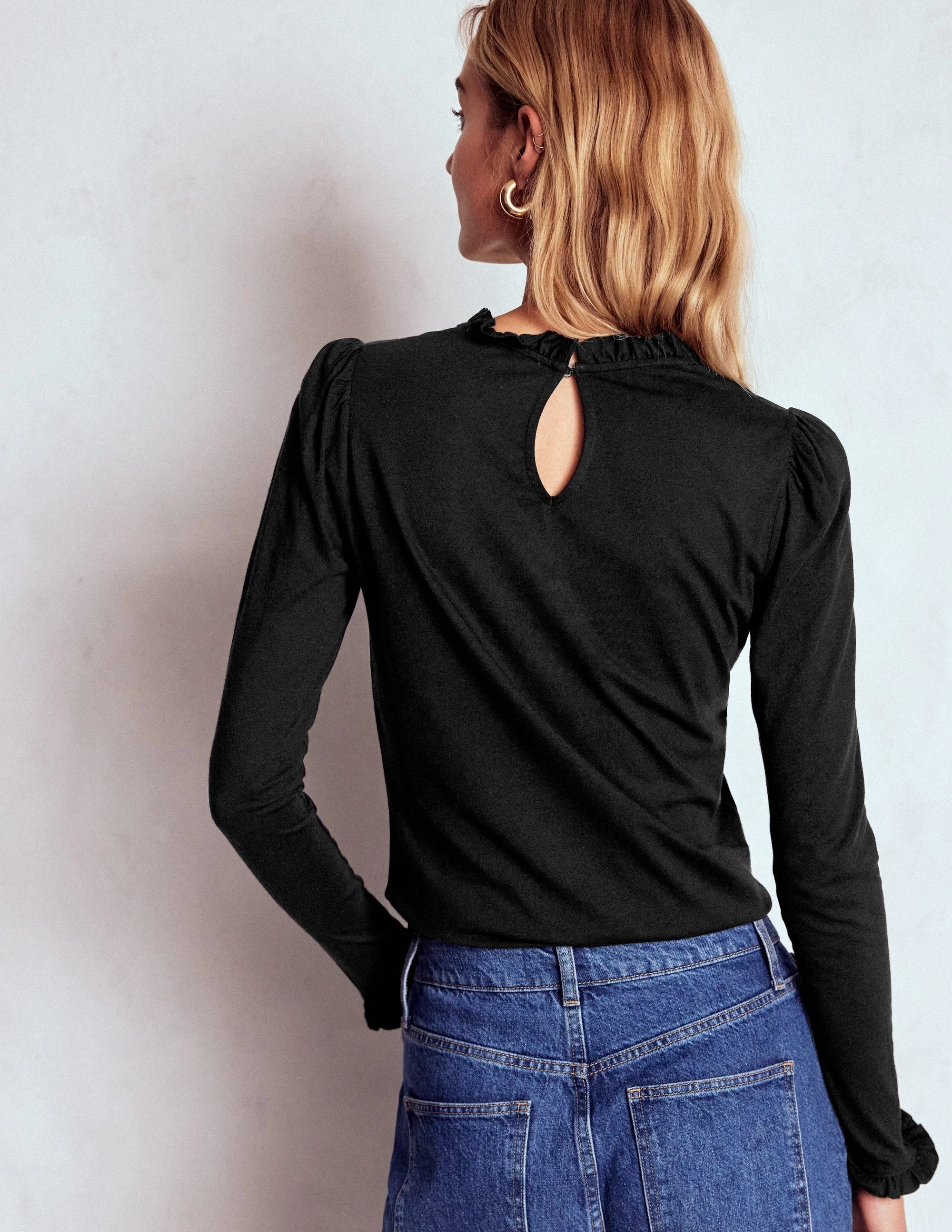Tactile Soft Texture NonRestrictive Armhole Cut Supersoft Frill Detail Top-Black