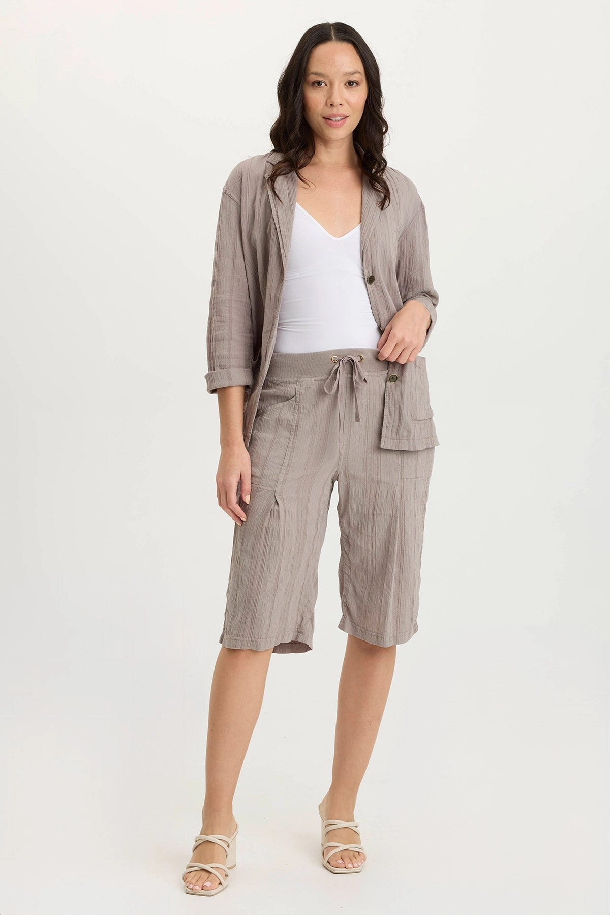 Stretchy Waist Osbert Textured Gauze Multi-Pocket Bermuda Short