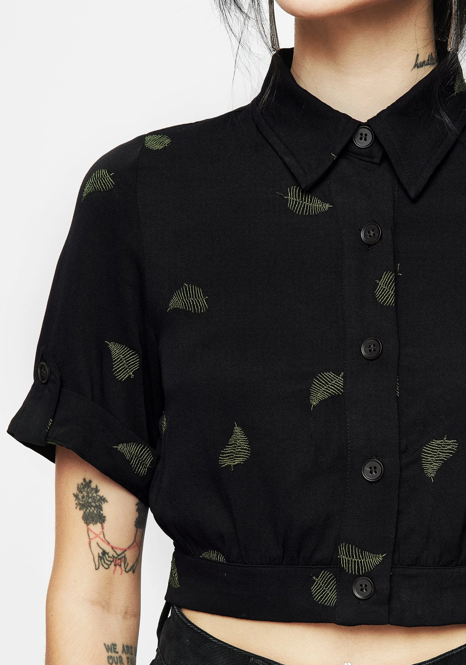 Petite Option Osmunda Fern Embroidered Short Sleeve Crop Shirt