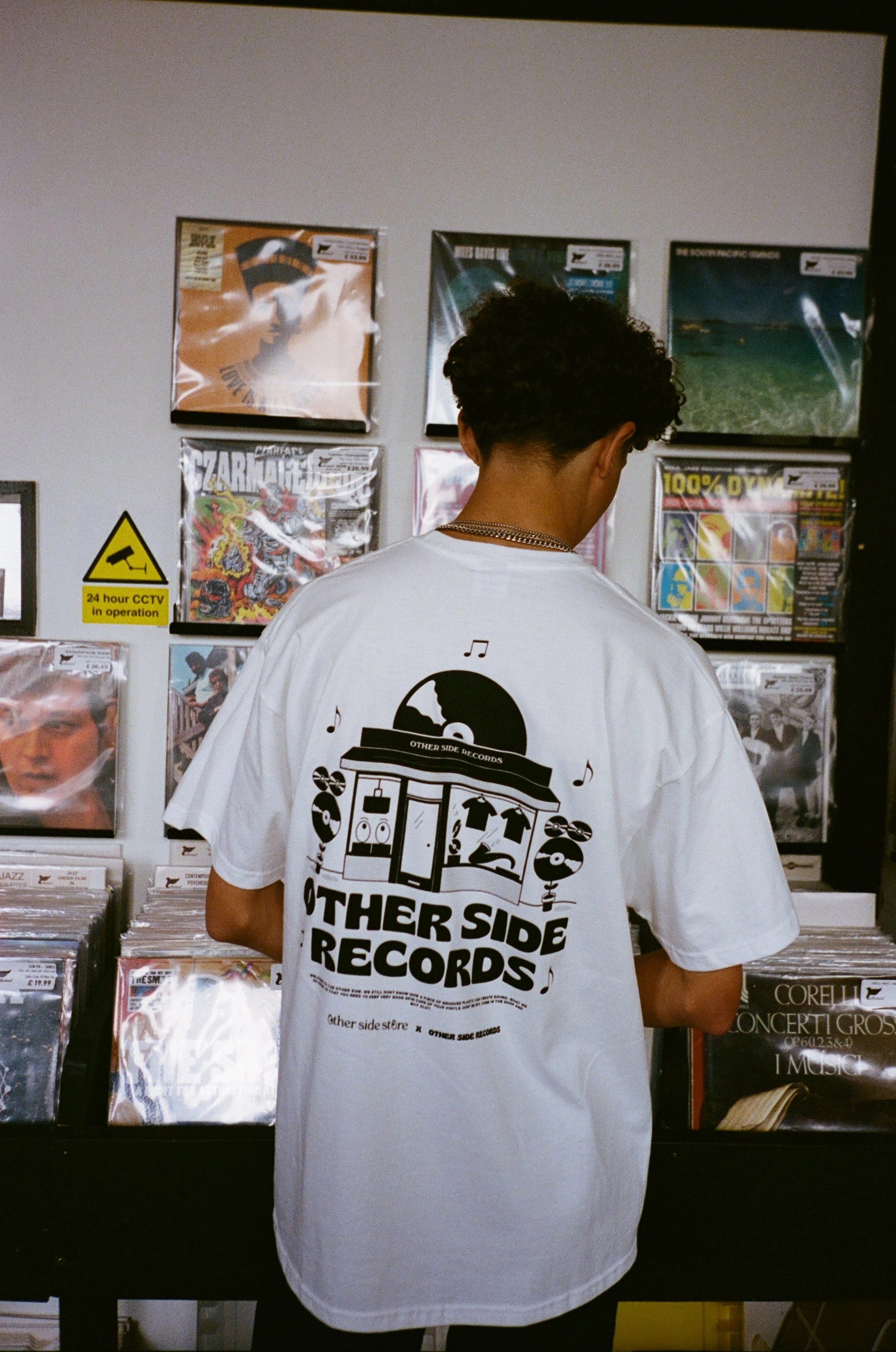 AntiPilling Treatment Daily Comfort Other Side Store 'Records' Tee - White