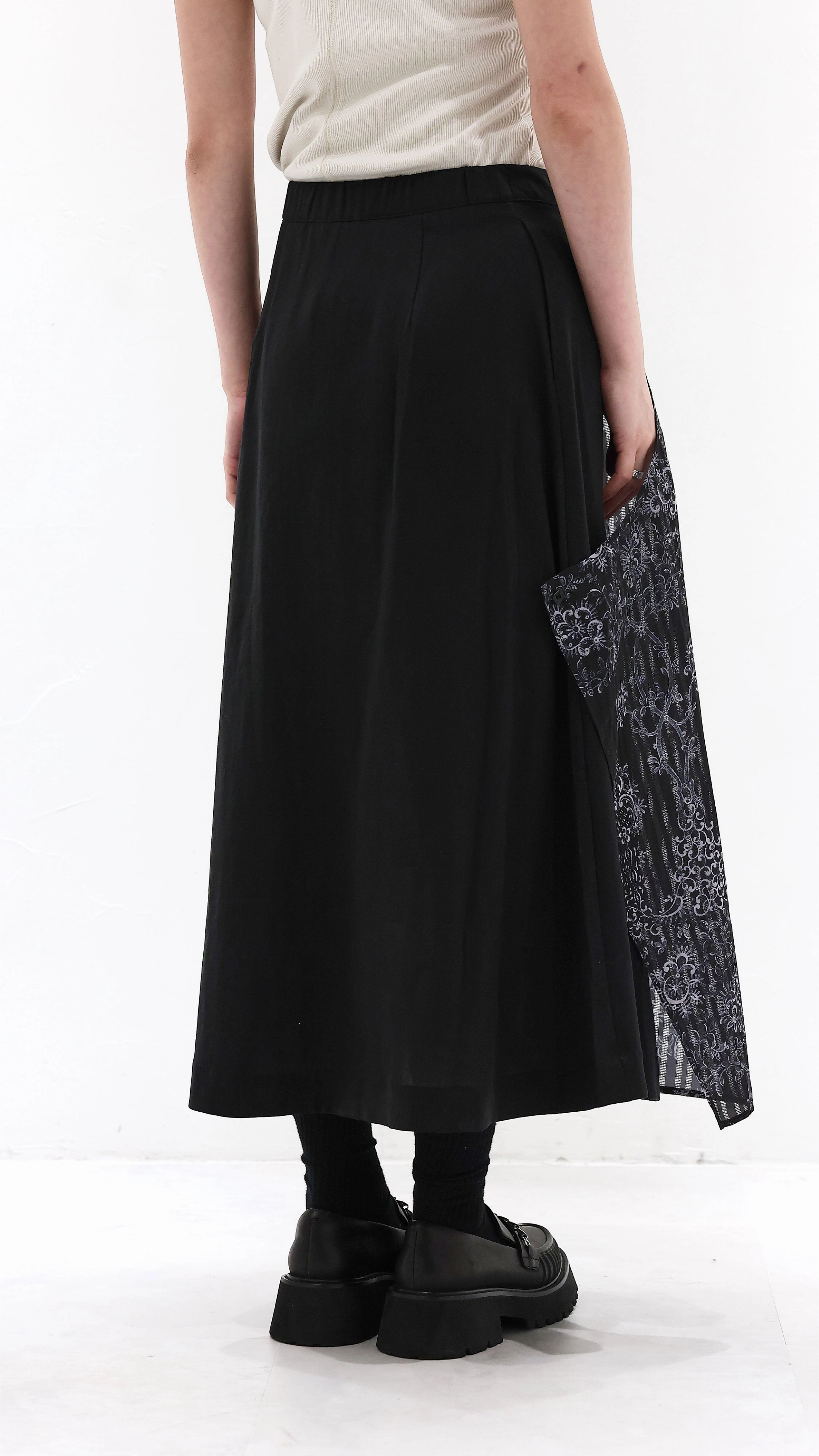 Minimalist Chic Hip Skimming Pattern Skirt
