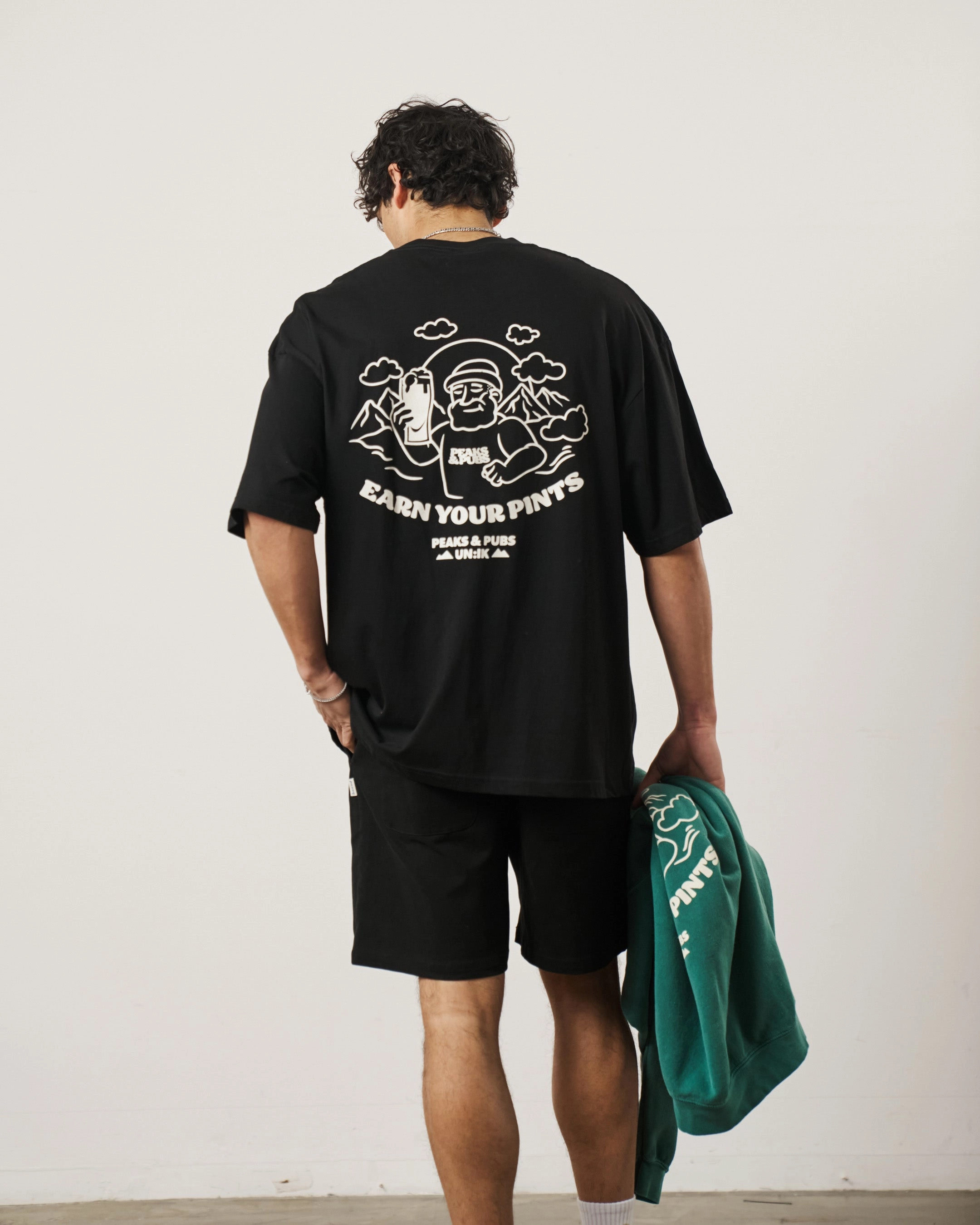 Chill Design Peaks & Pubs 'Earn Your Pints' Tee - Black