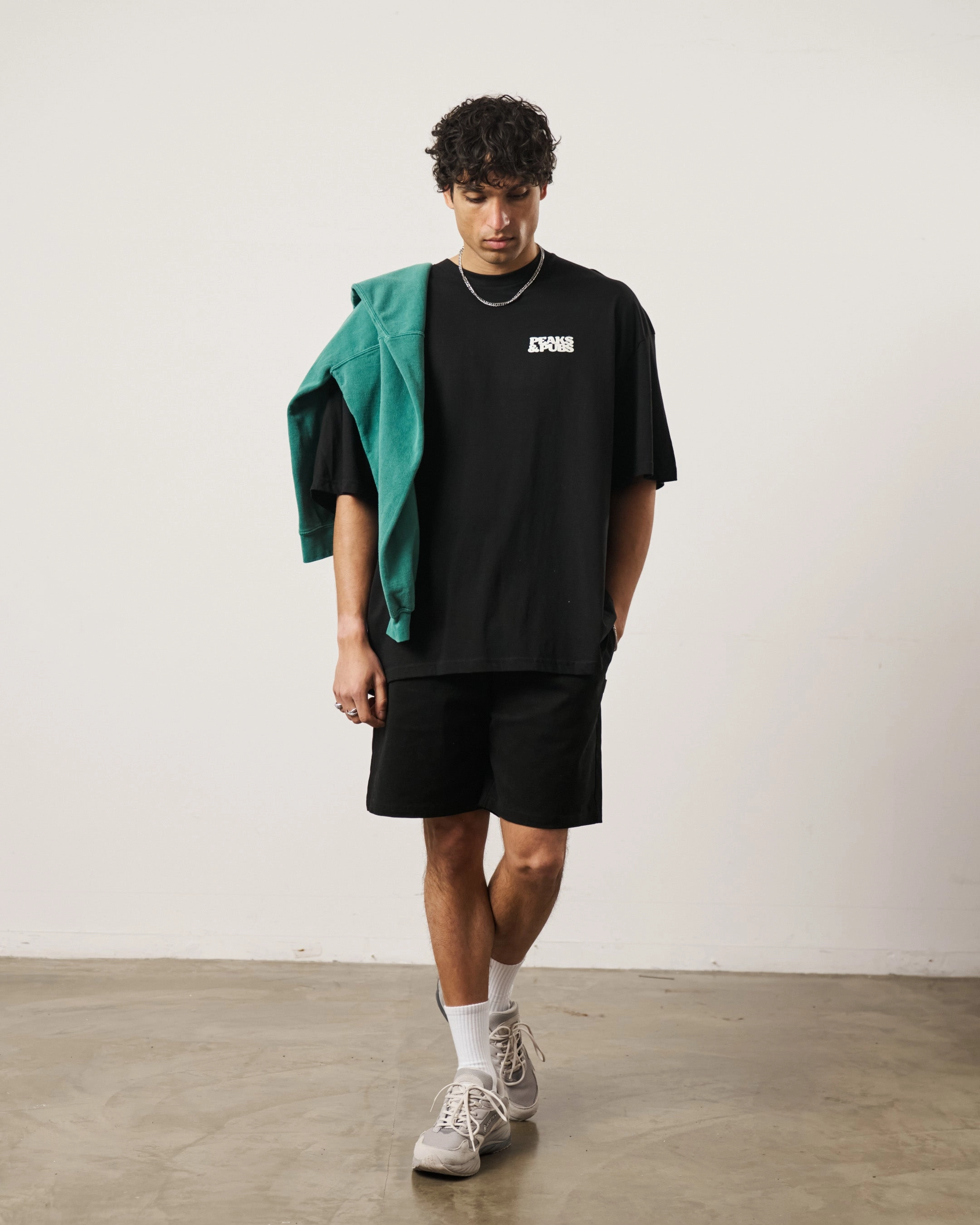 Peaks & Pubs 'Earn Your Pints' Tee - Black Fashion Ready Relaxed Vibe