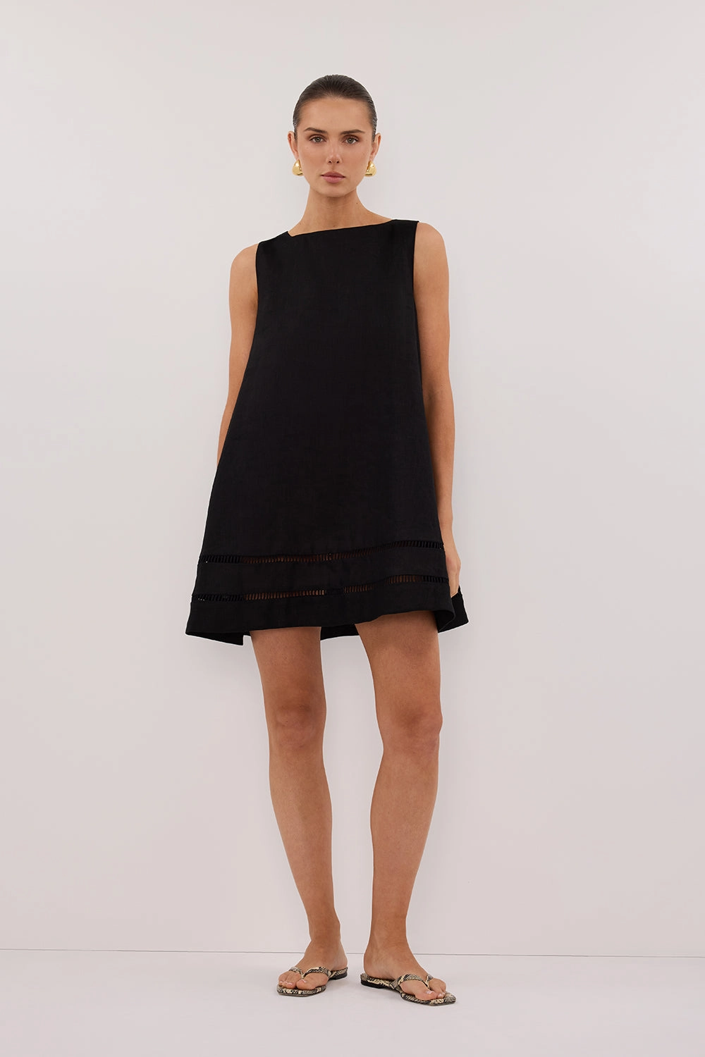 LINDSAY BLACK LINEN MINI DRESS Refined fit
