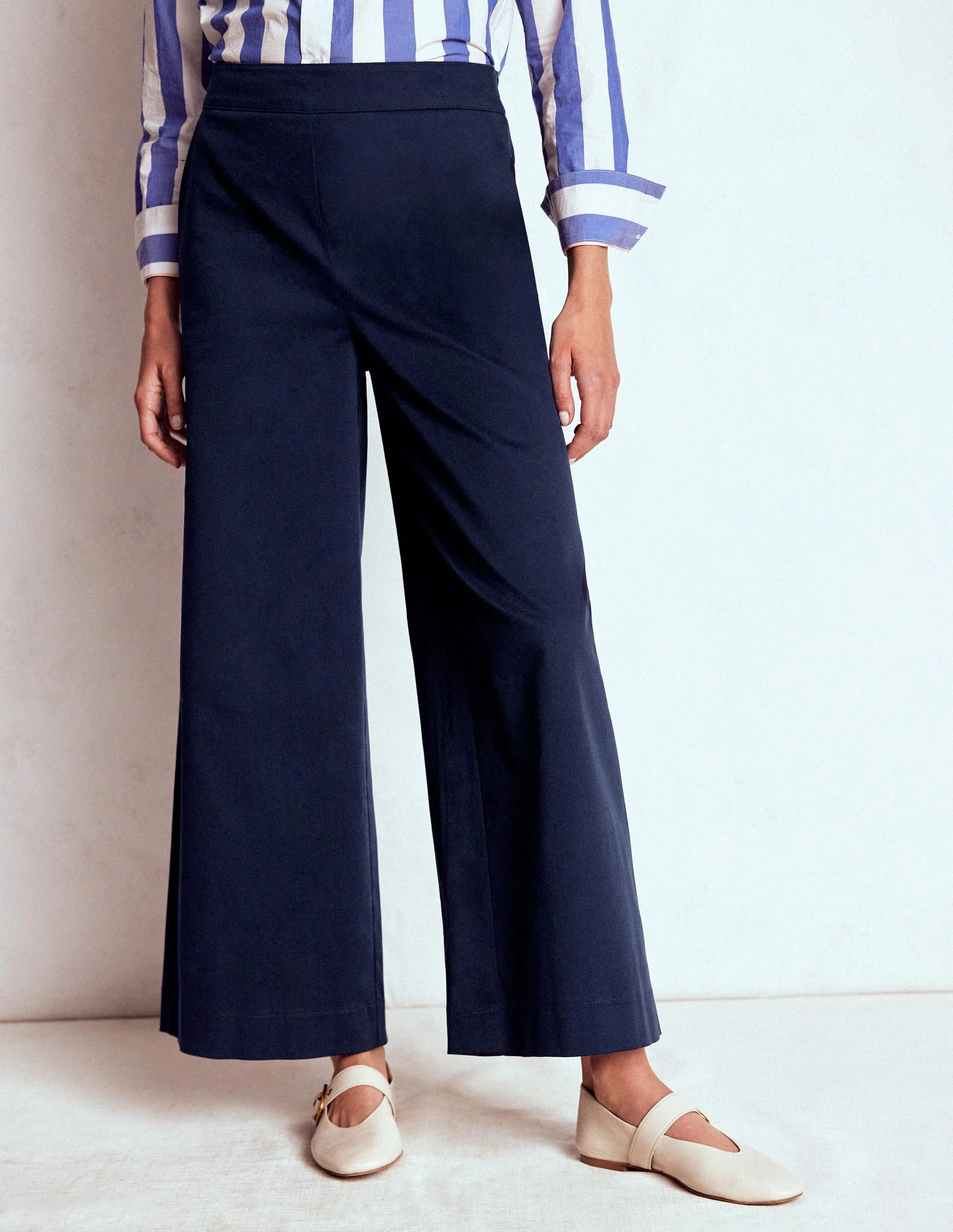 Pull-on Cropped Trousers-Navy Loose Design
