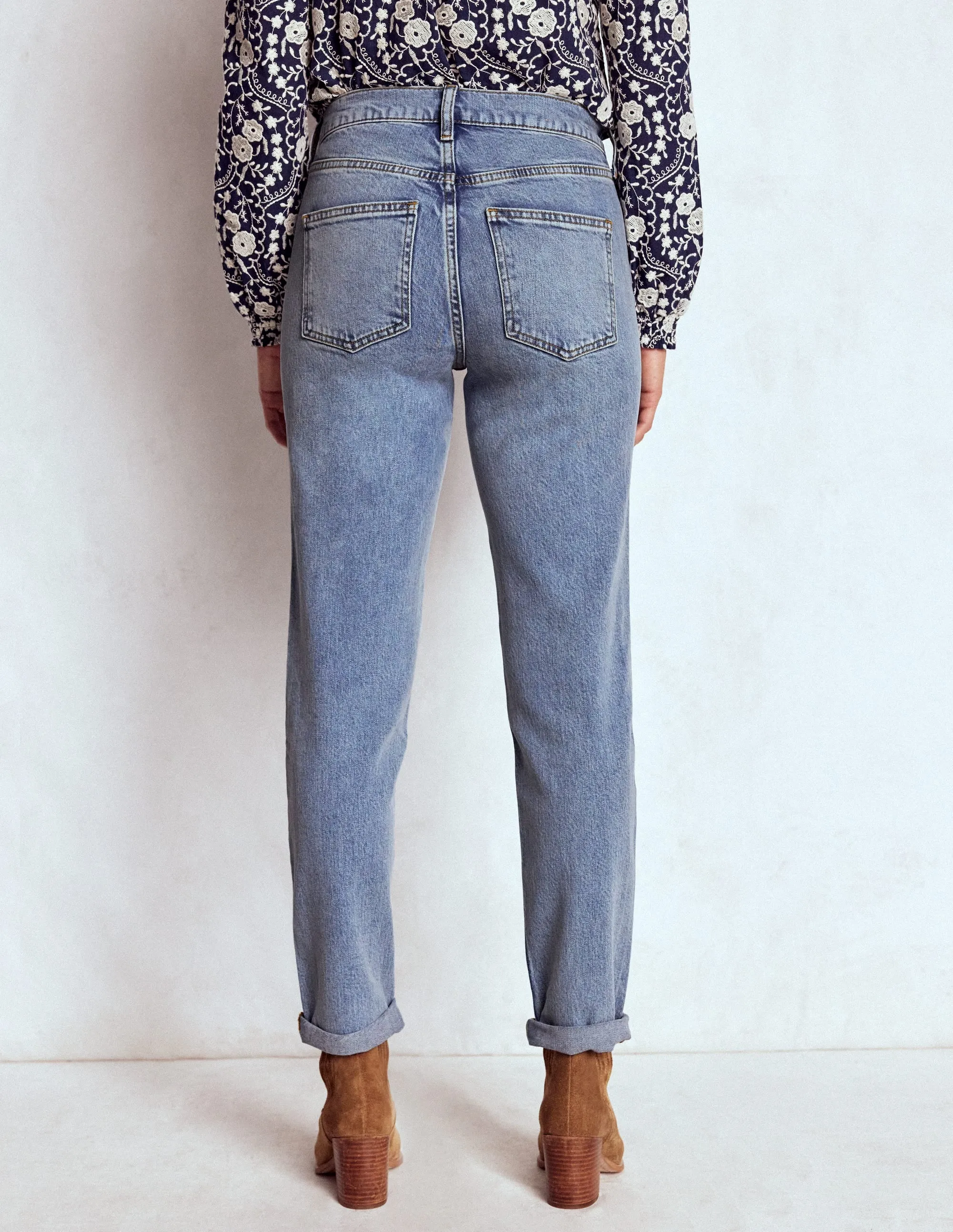 Simple Cut Girlfriend Jeans-Light Vintage