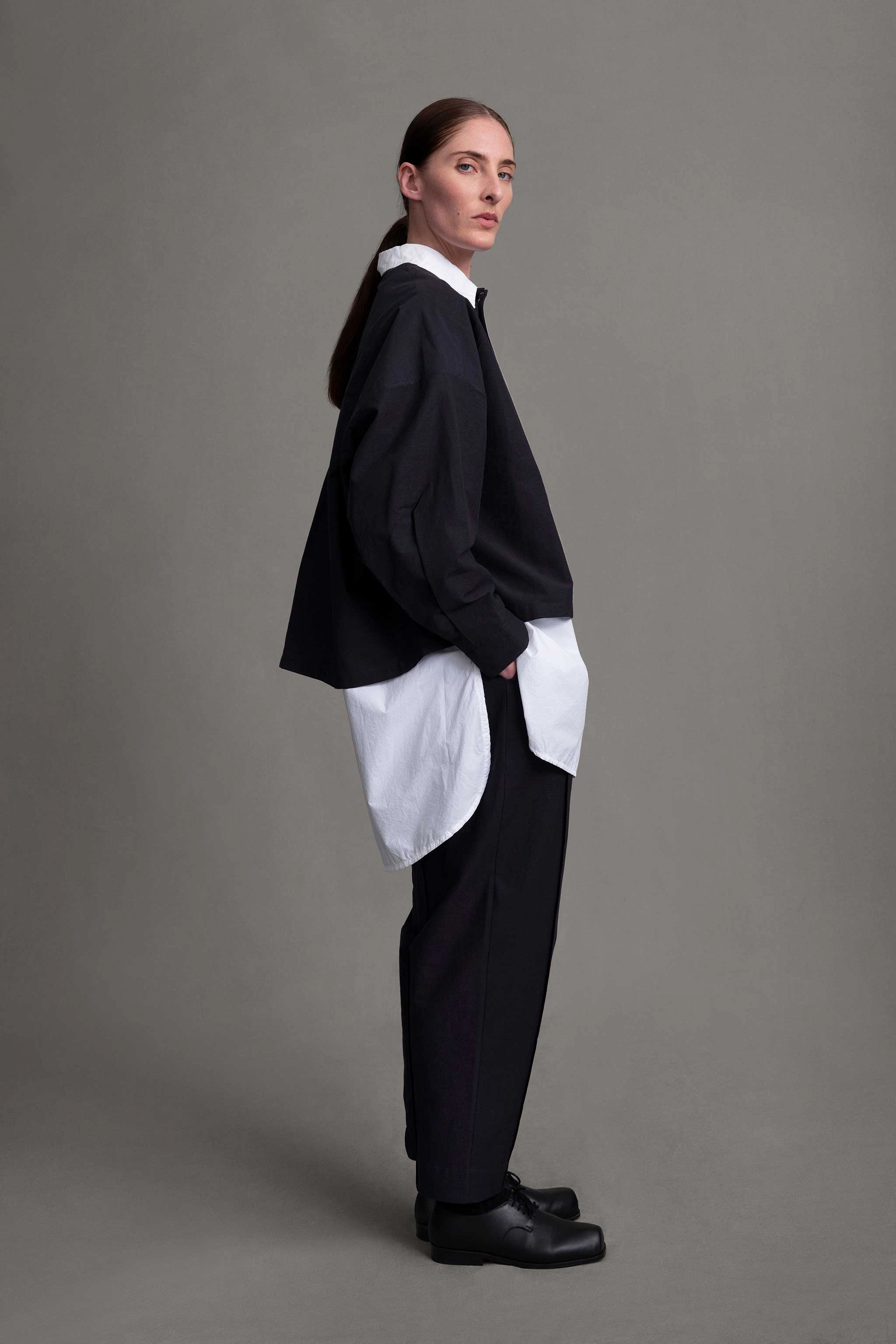 THE LIBRARIAN TROUSER / STRUCTURED COTTON INK High-rise waist Slim Silhouette