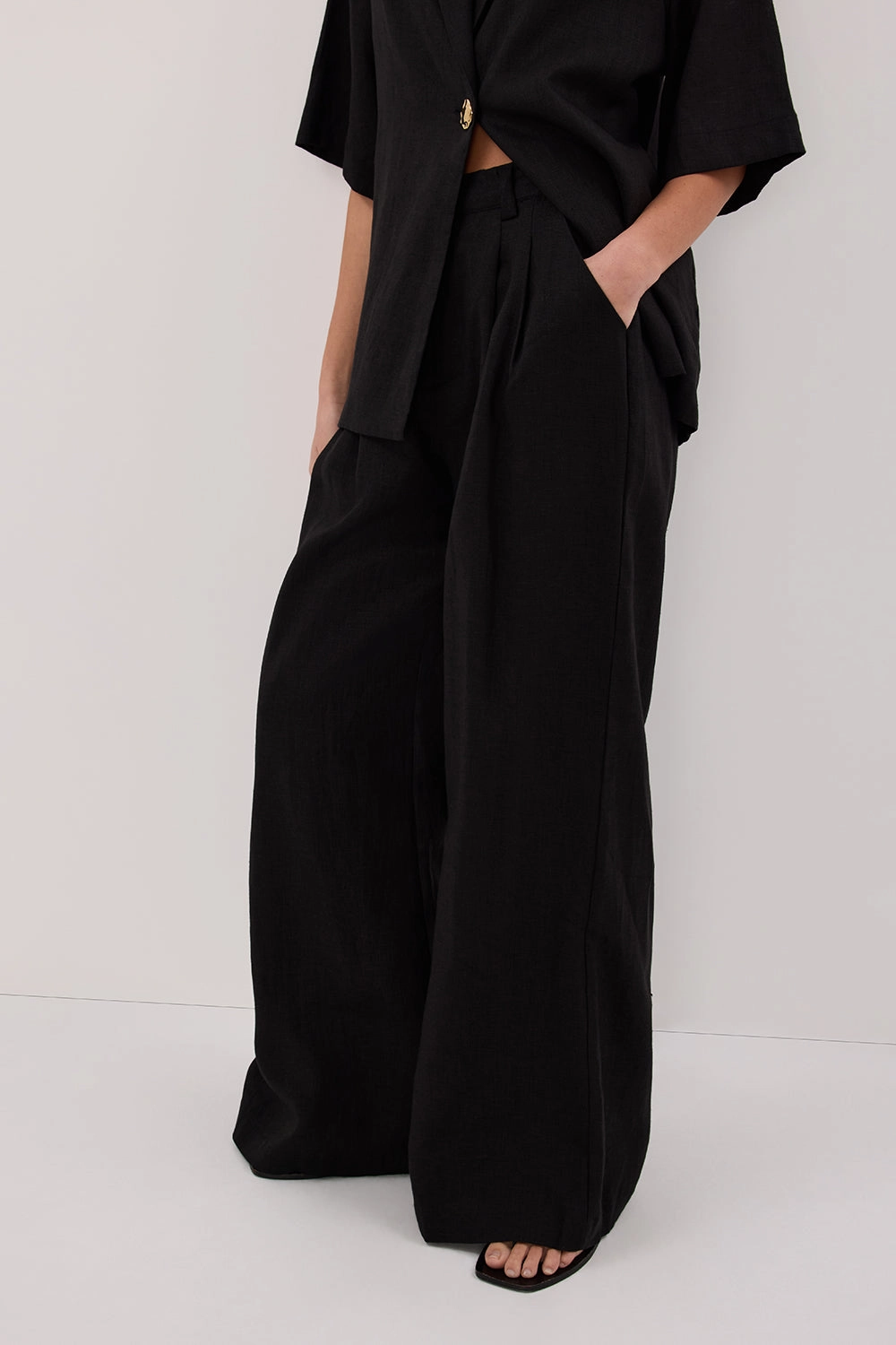 HOLDEN BLACK LINEN PANT Stretch Flex Back pockets