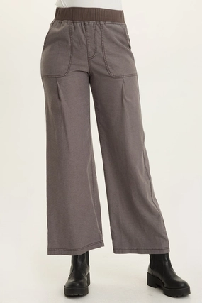 Riven Twill Wide Leg Pull-On Pant Curved Waistline Moisture control