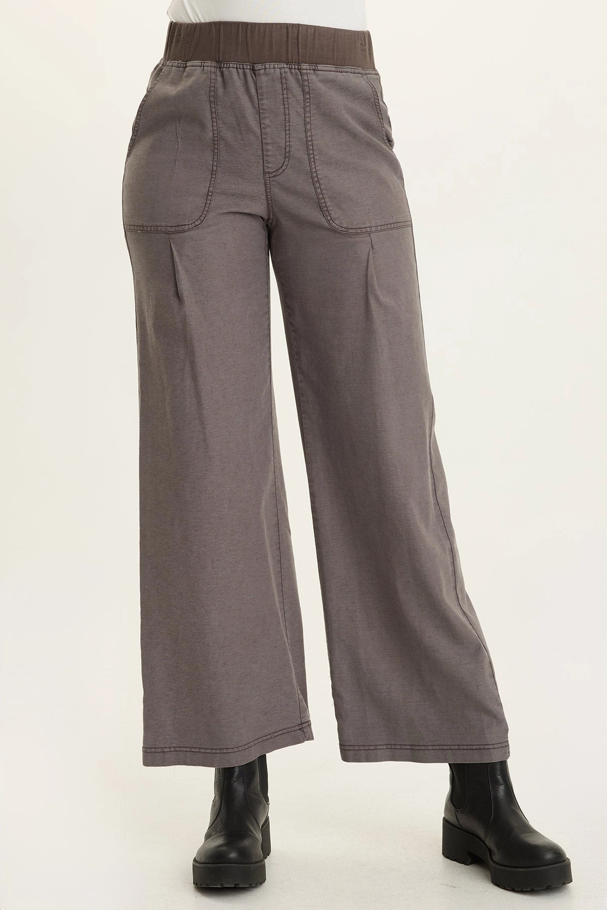Riven Twill Wide Leg Pull-On Pant Curved Waistline Moisture control