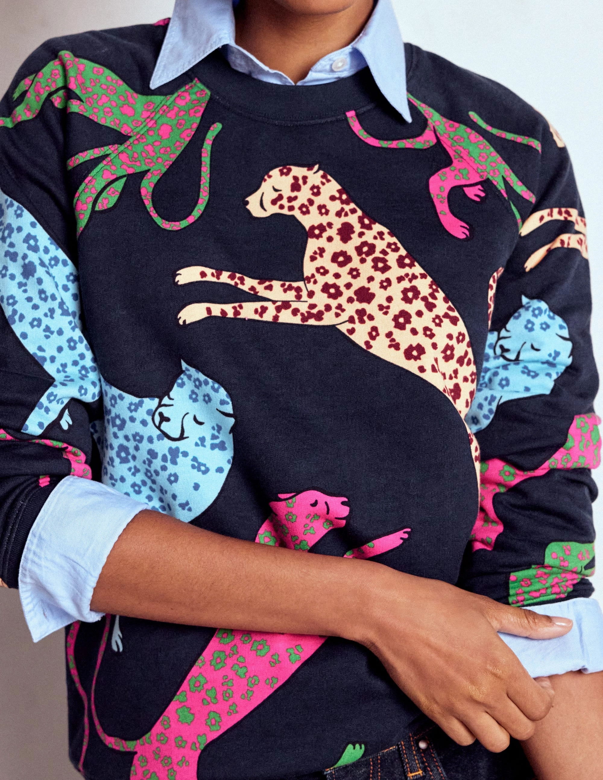 TemperatureRegulating Everyday Fashion Rosa Printed Sweatshirt-Navy, Leaping Leopard Breathable mesh panel