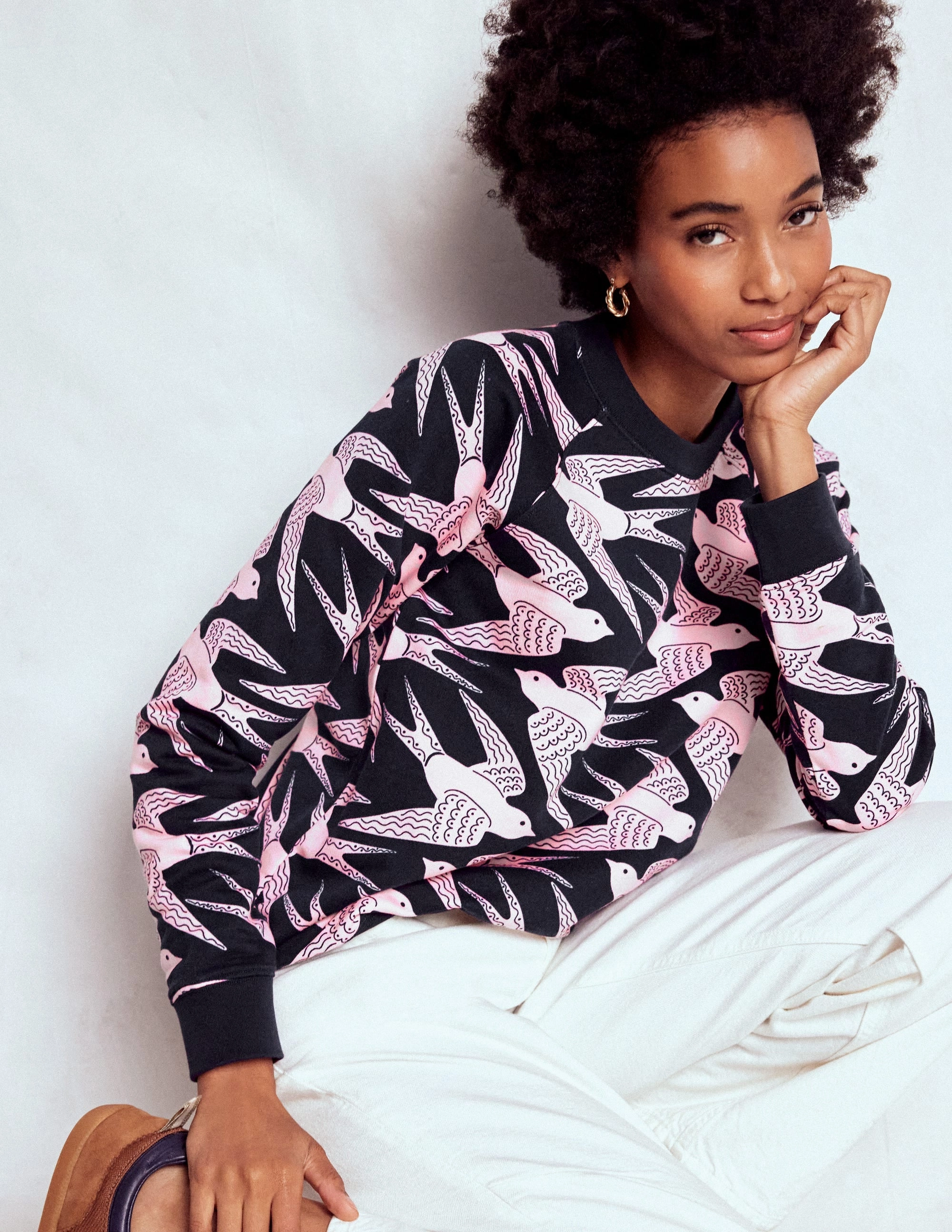 Airflow Mesh Lining Versatile Layering Rosa Printed Sweatshirt-Navy, Pink Swooping Swallow LightDeflecting Fiber