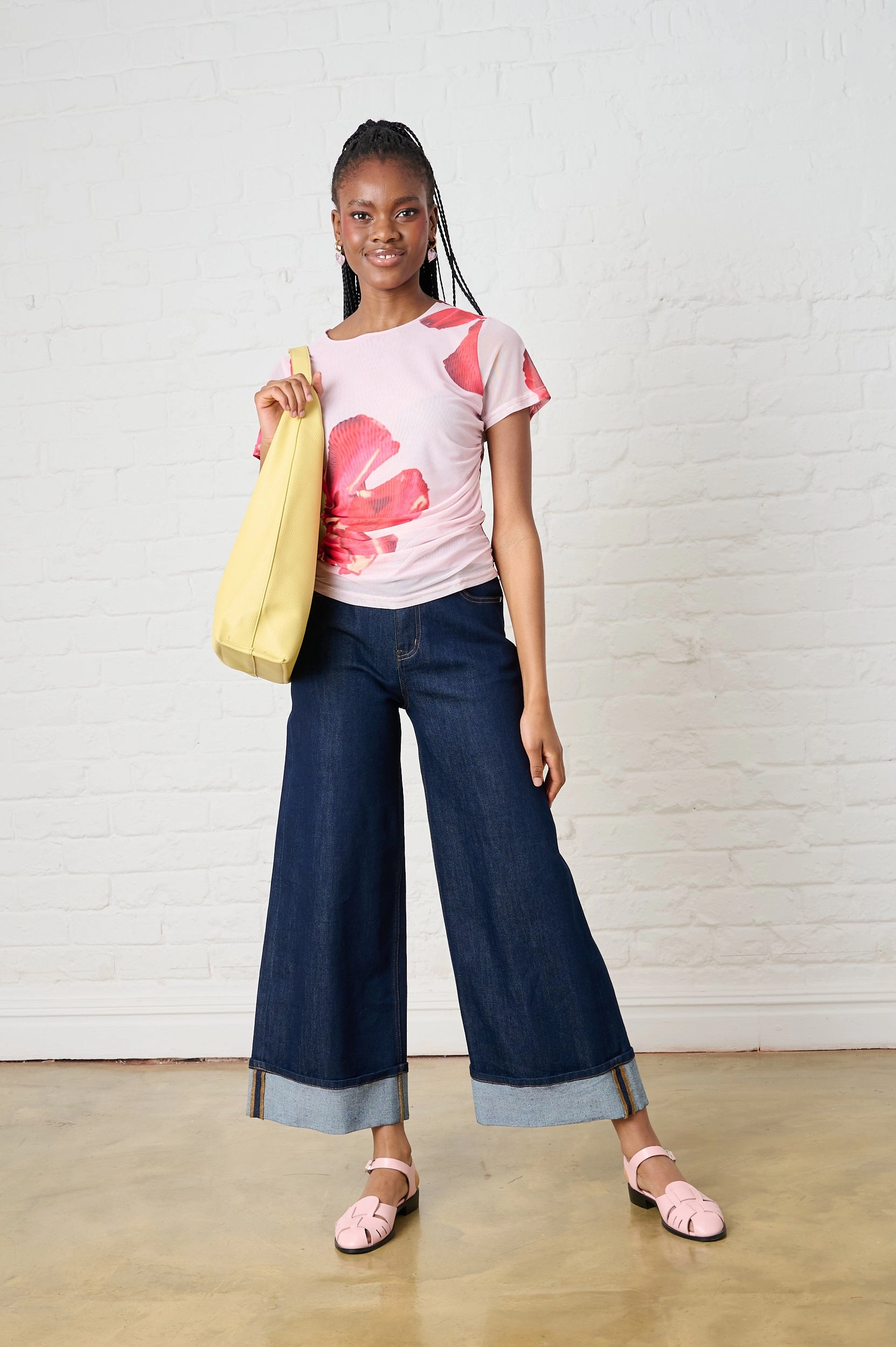 Anti Pilling Technology AdvancedAirflowChannels Ruched Mesh Top in Floral
