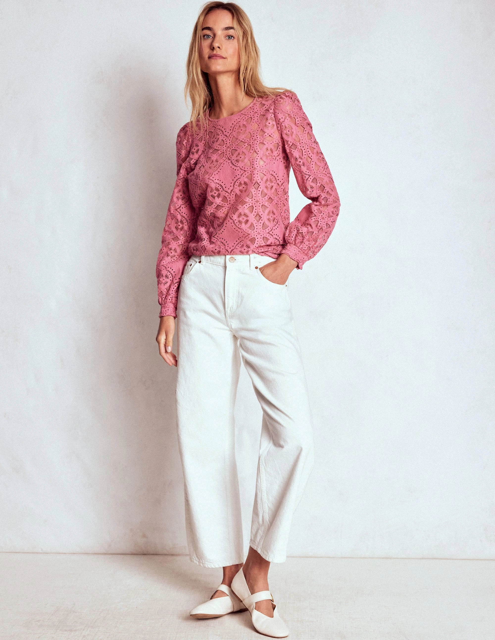 ReflectiveAccents NonChafeCollarTech Seam Free Edges Lace Crew Neck Top-Heather Rose