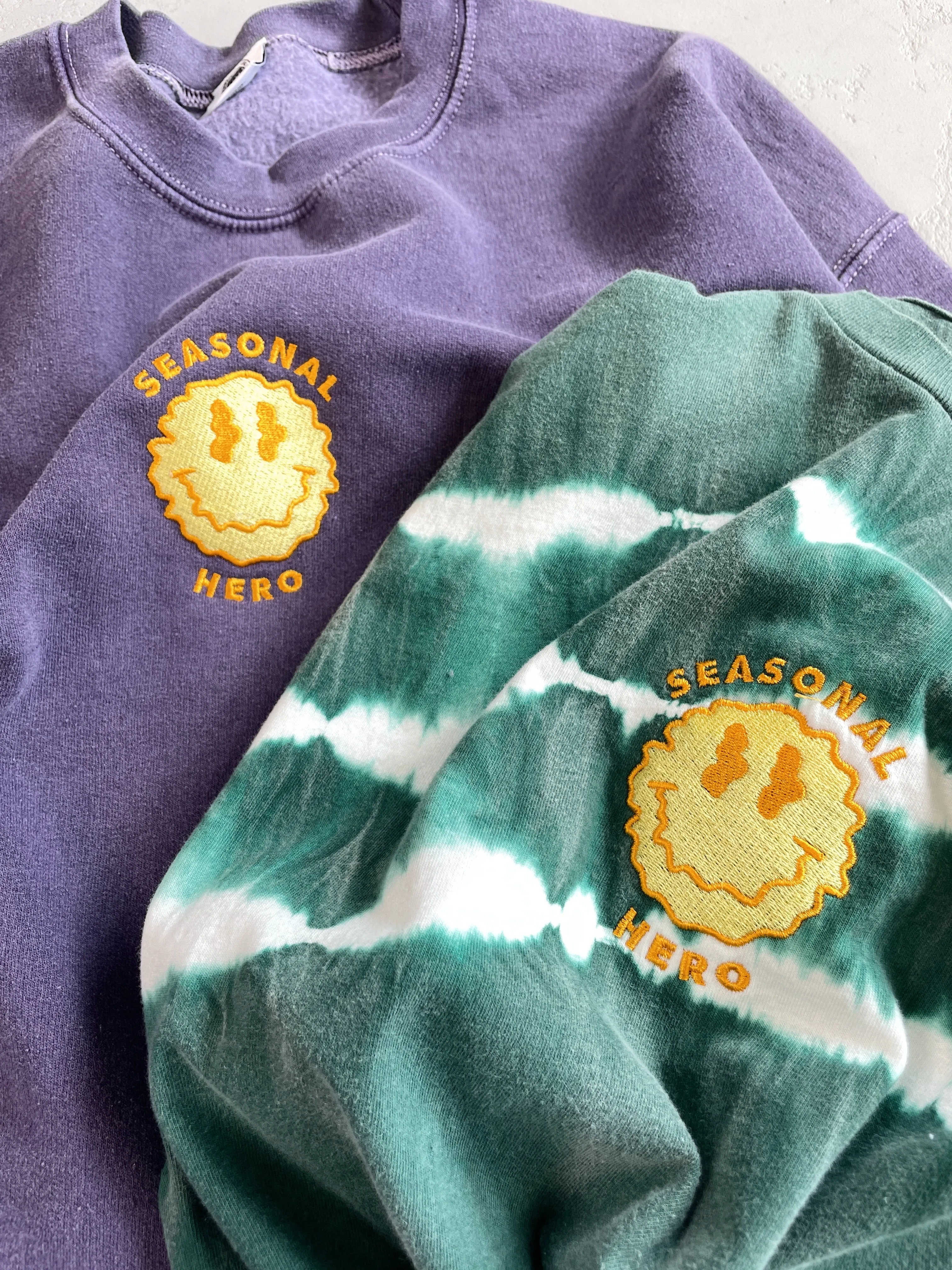 Seasonal Hero 'Trippy Smiler' Embroidered Vintage Washed Sweater - Violet Hypoallergenic Wool Mix Cable Stitch