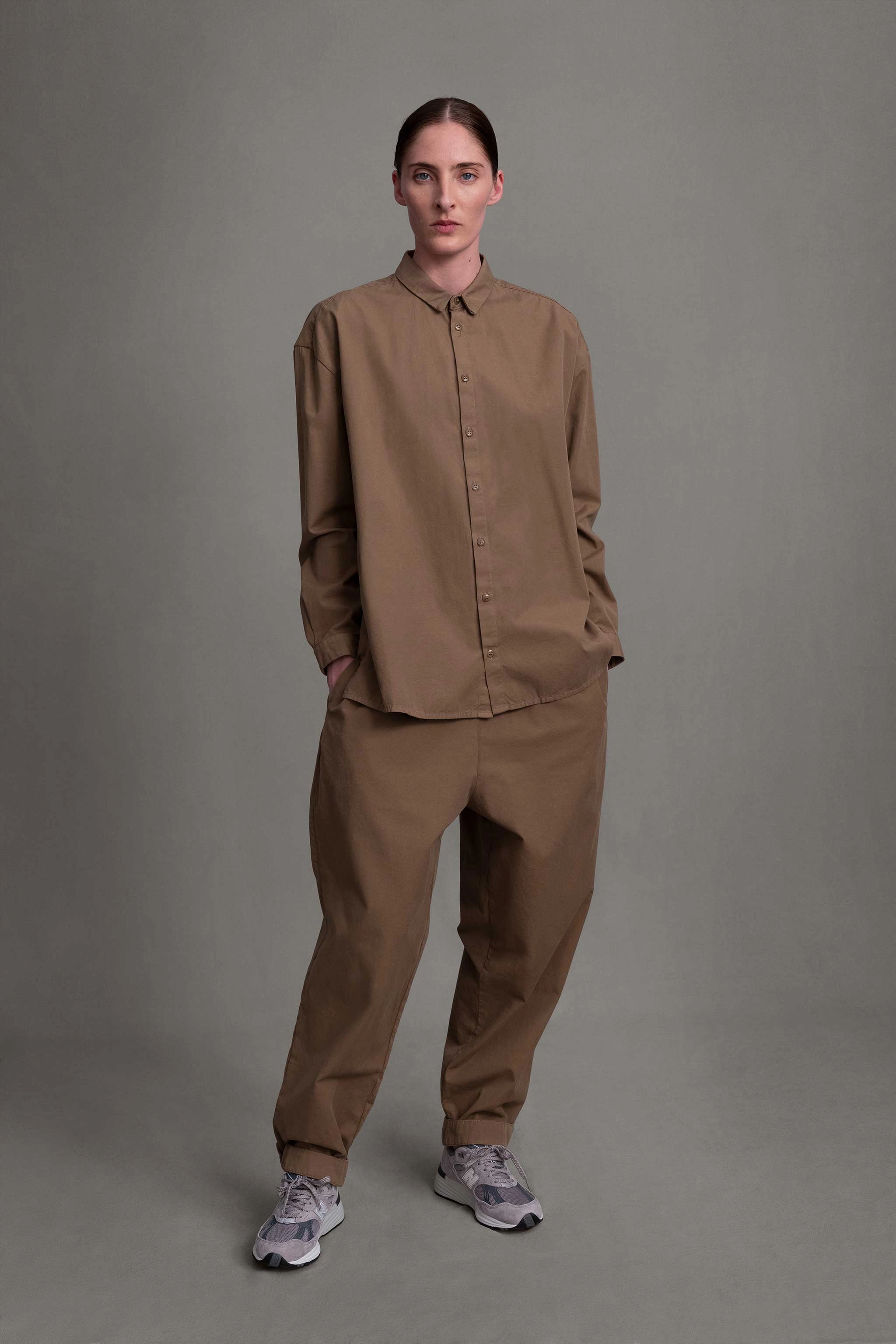 Comfort Cushioning THE GYMNAST TROUSER / FINE CANVAS CARDAMOM