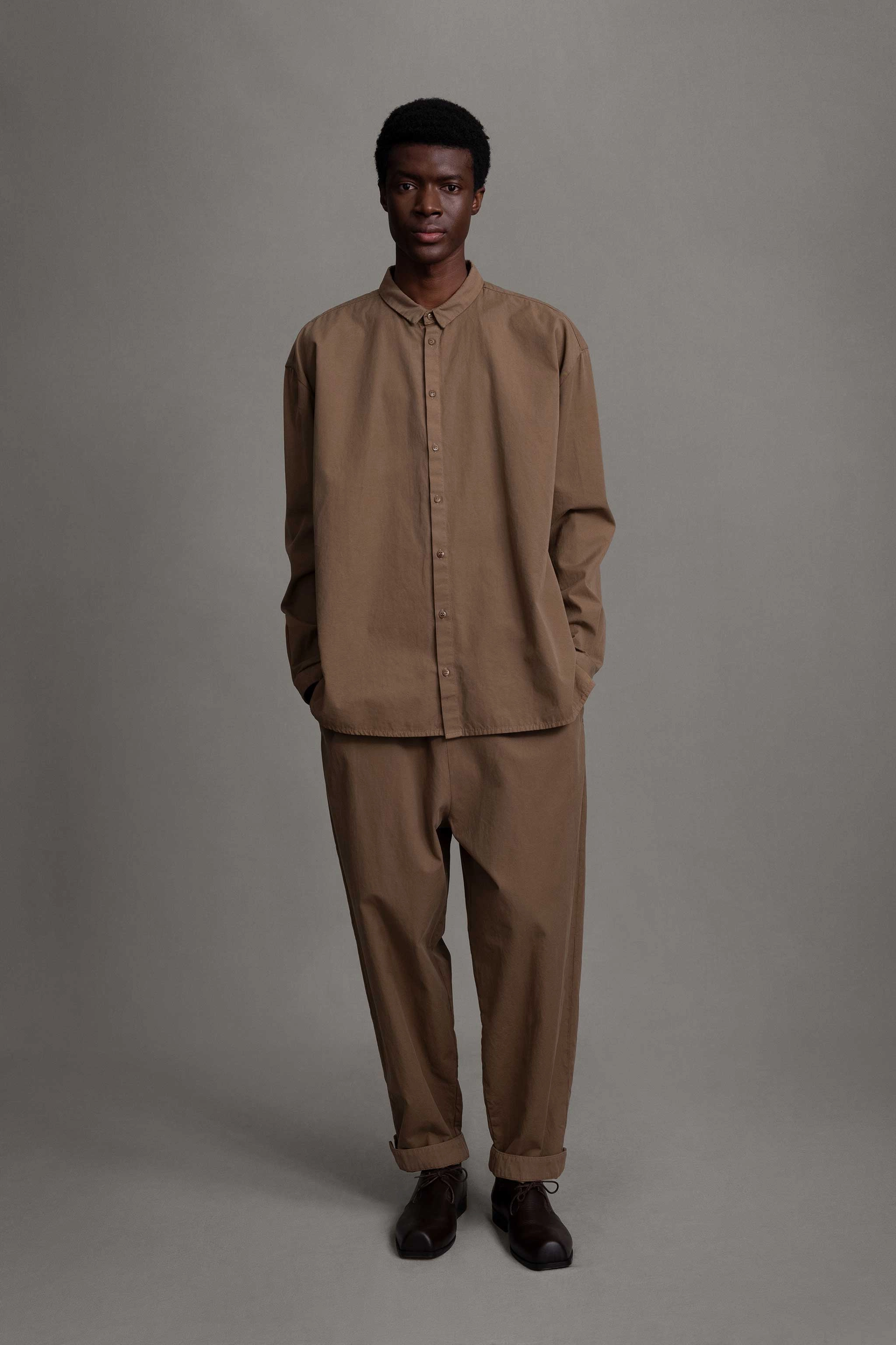 Relaxed Design THE GYMNAST TROUSER / FINE CANVAS CARDAMOM