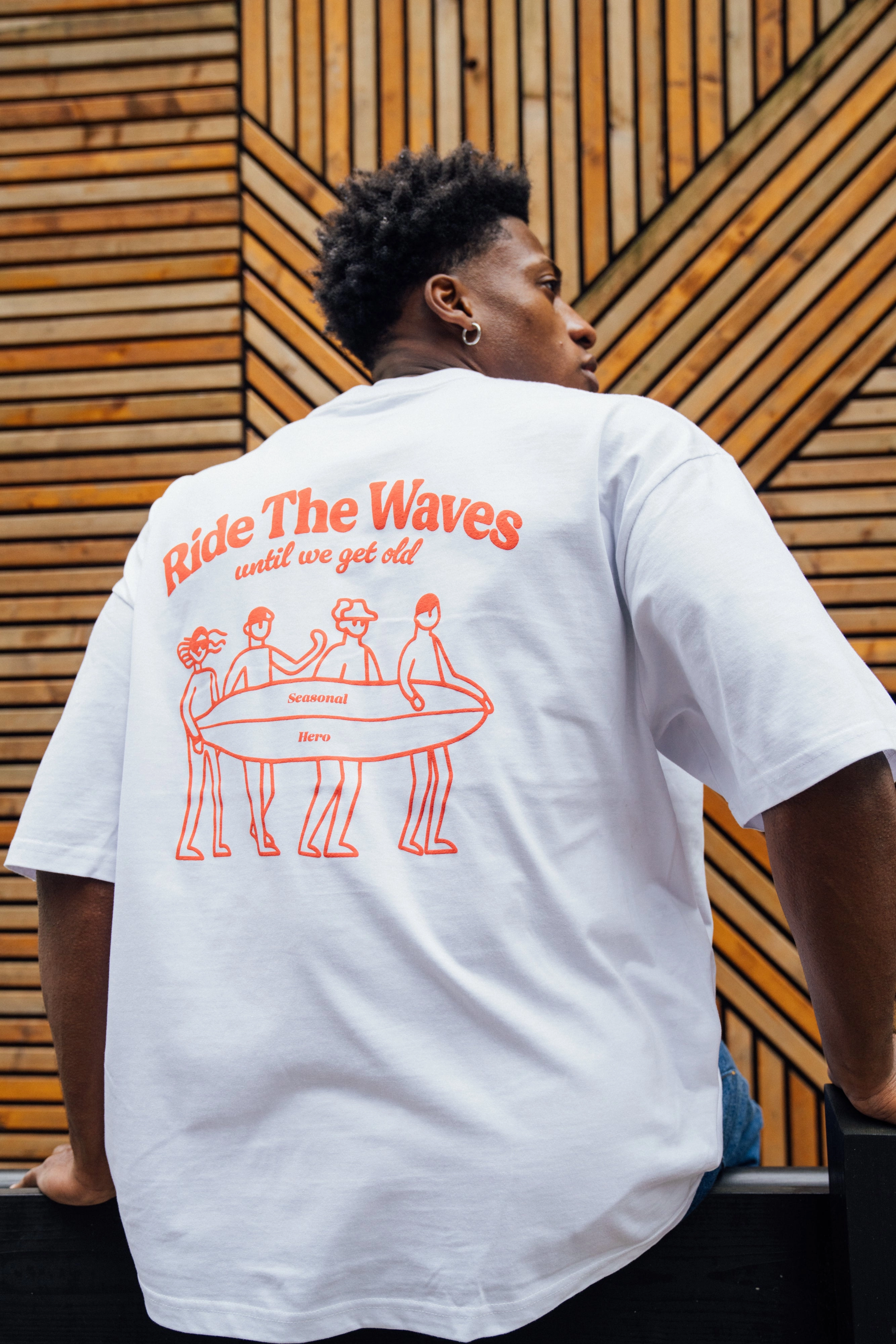 Stylish Comfort LightweightBlend Seasonal Hero 'Ride The Waves' Tee - White
