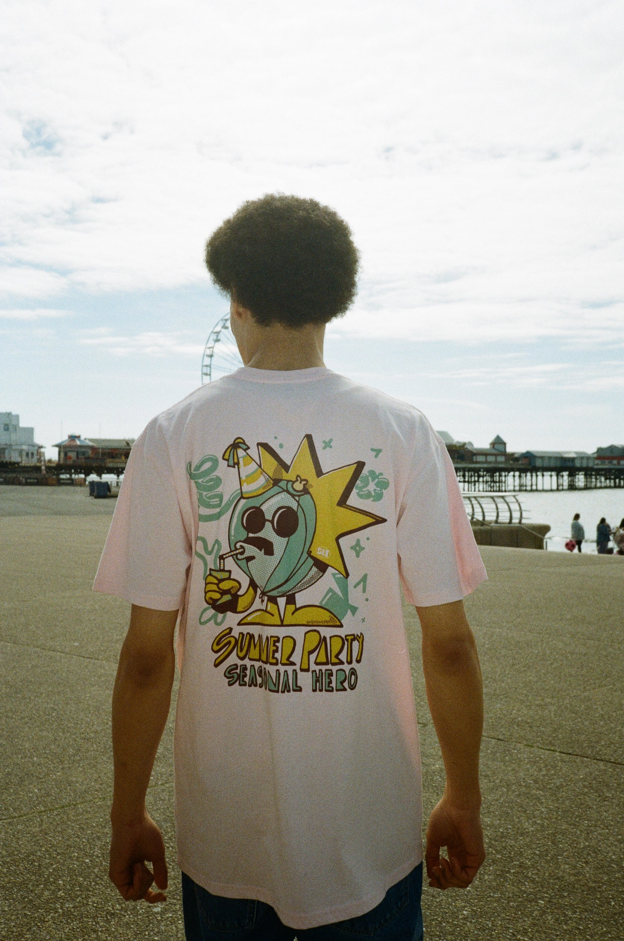 Sleek Fit windproof Seasonal Hero 'Summer Party' Tee - Pink