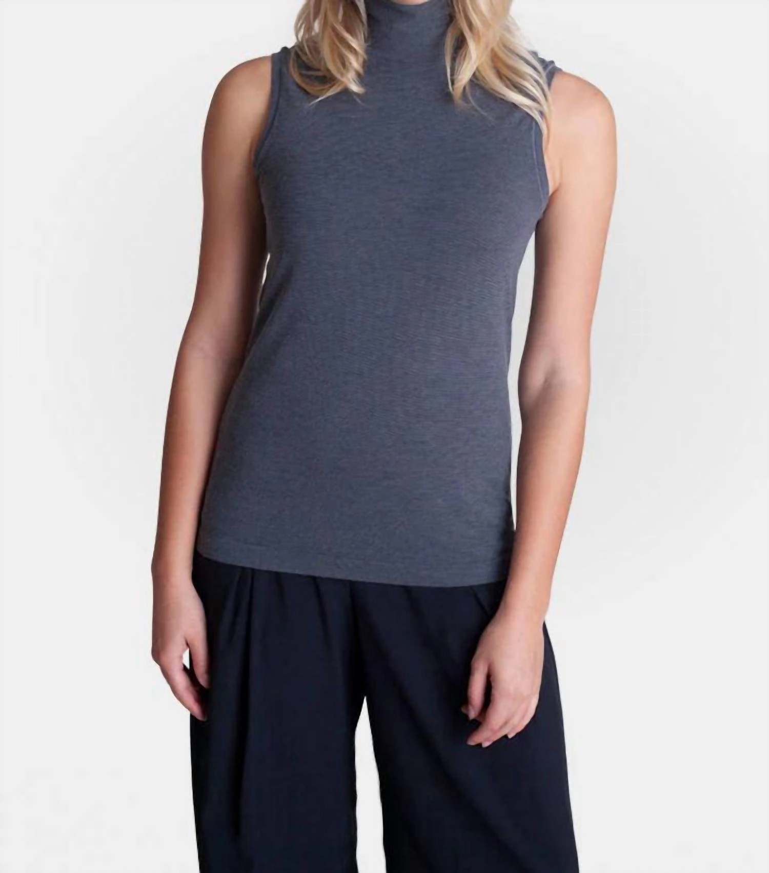 Sleeveless Turtleneck Shirt In Black Timeless Comfort