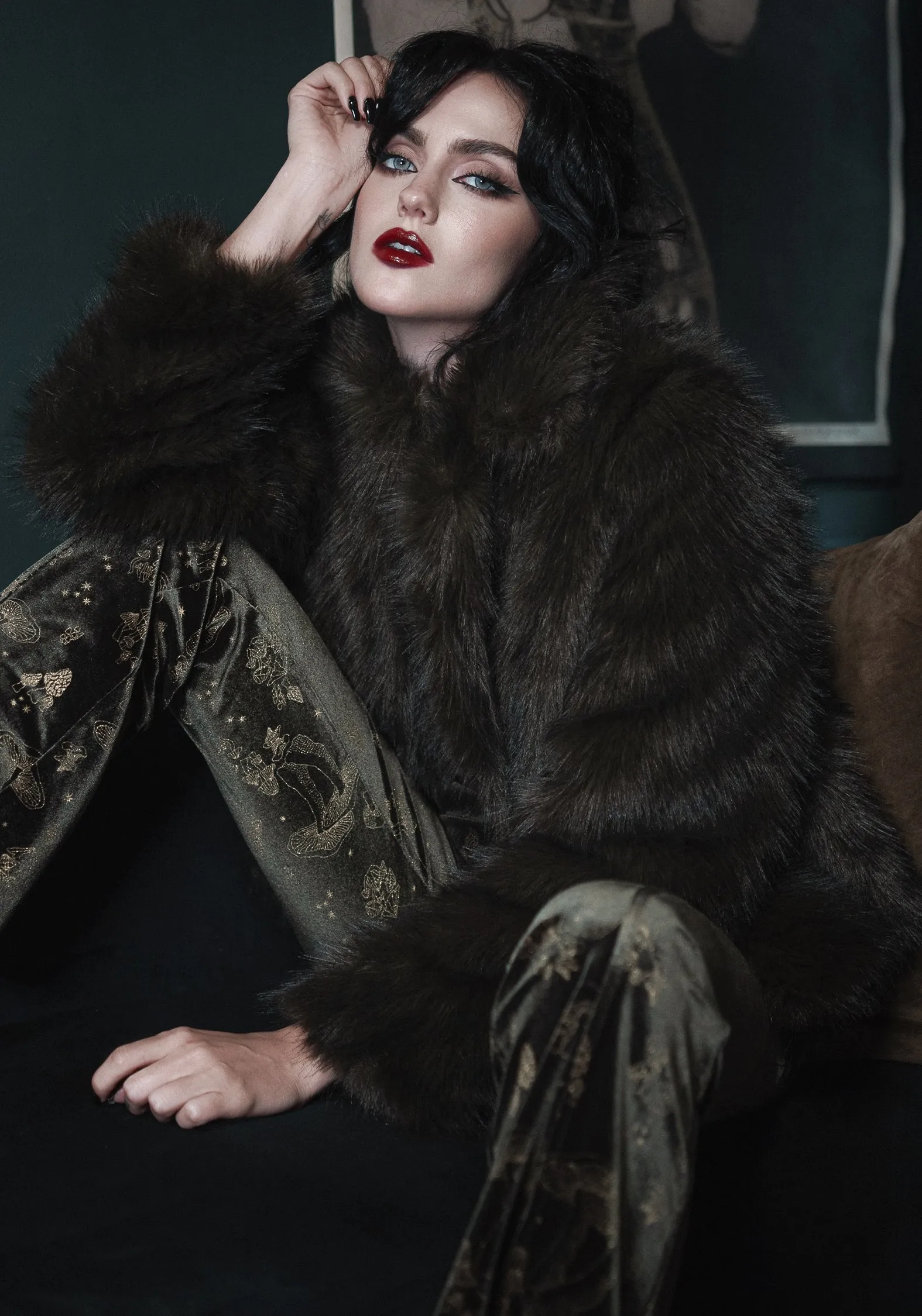 Touchscreen Compatible Cuffs Monstrum Cropped Faux Fur Jacket
