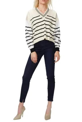 V-Neck Sweater In Butter/off White/black Effortless Style premium fabric