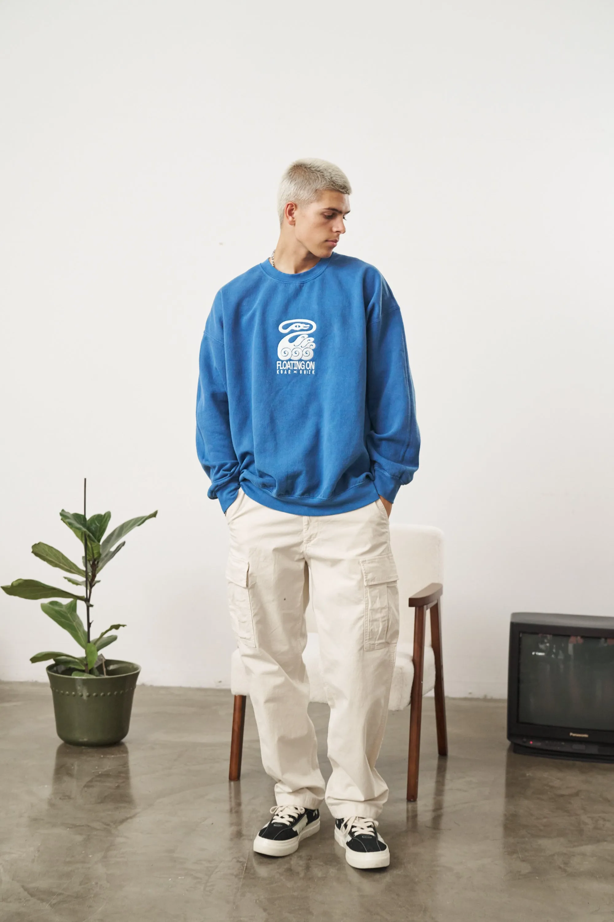 Flexible Design Reinforced Edging KBAR X UN:IK 'Floating On' Vintage Washed Sweater - Blue