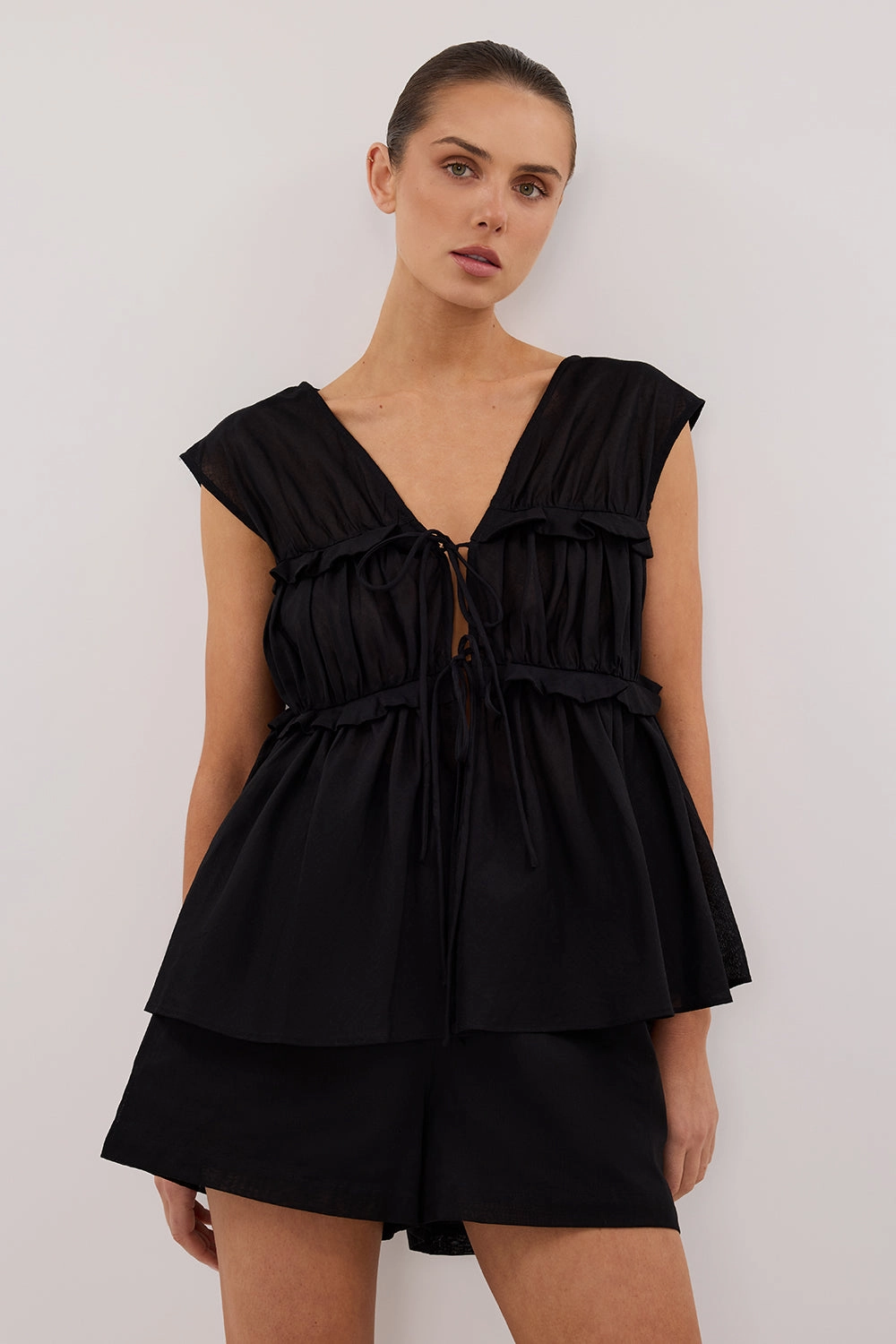 QUINN BLACK LINEN SHORT surfing gear