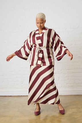 Essential Style Compression Packability Satin Kimono in Burgundy Stripe