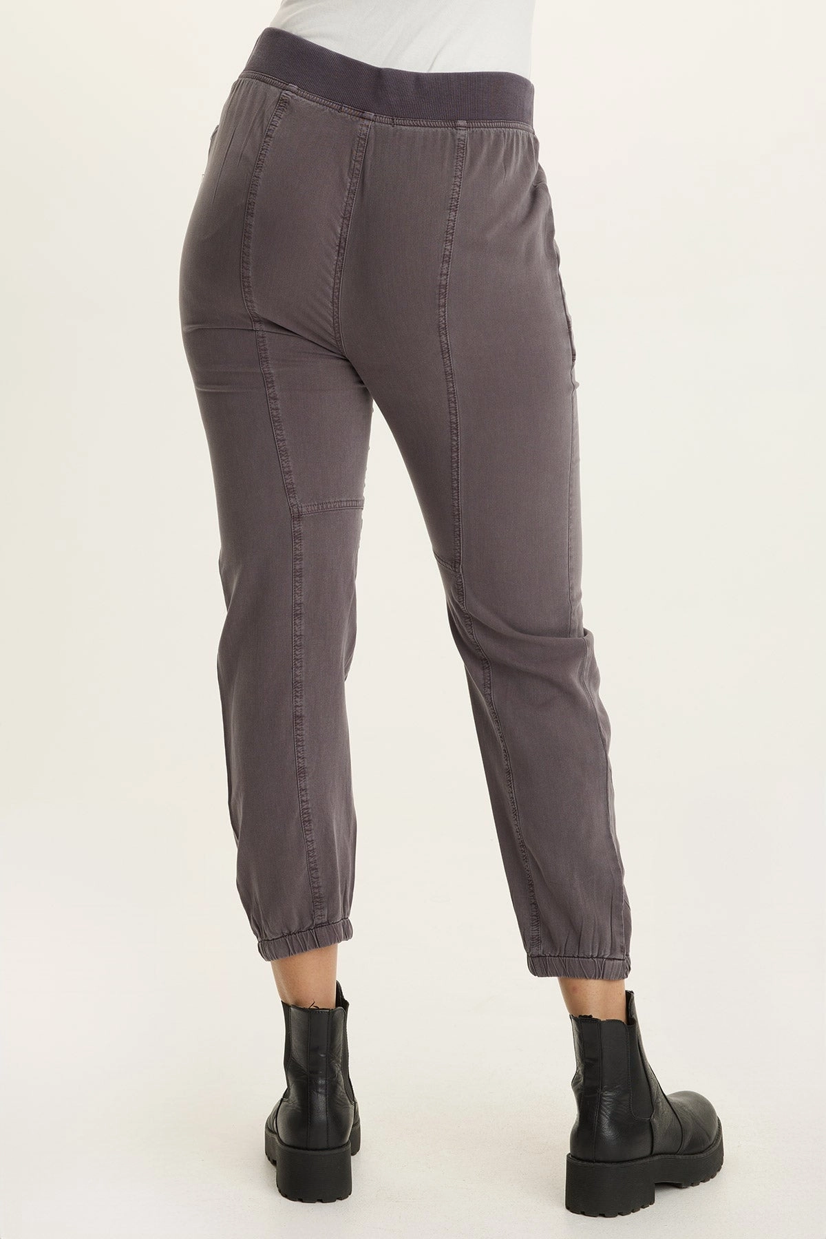 Lightweight Support Cushioned Motion Squire Twill Banded Hem Casual Pant