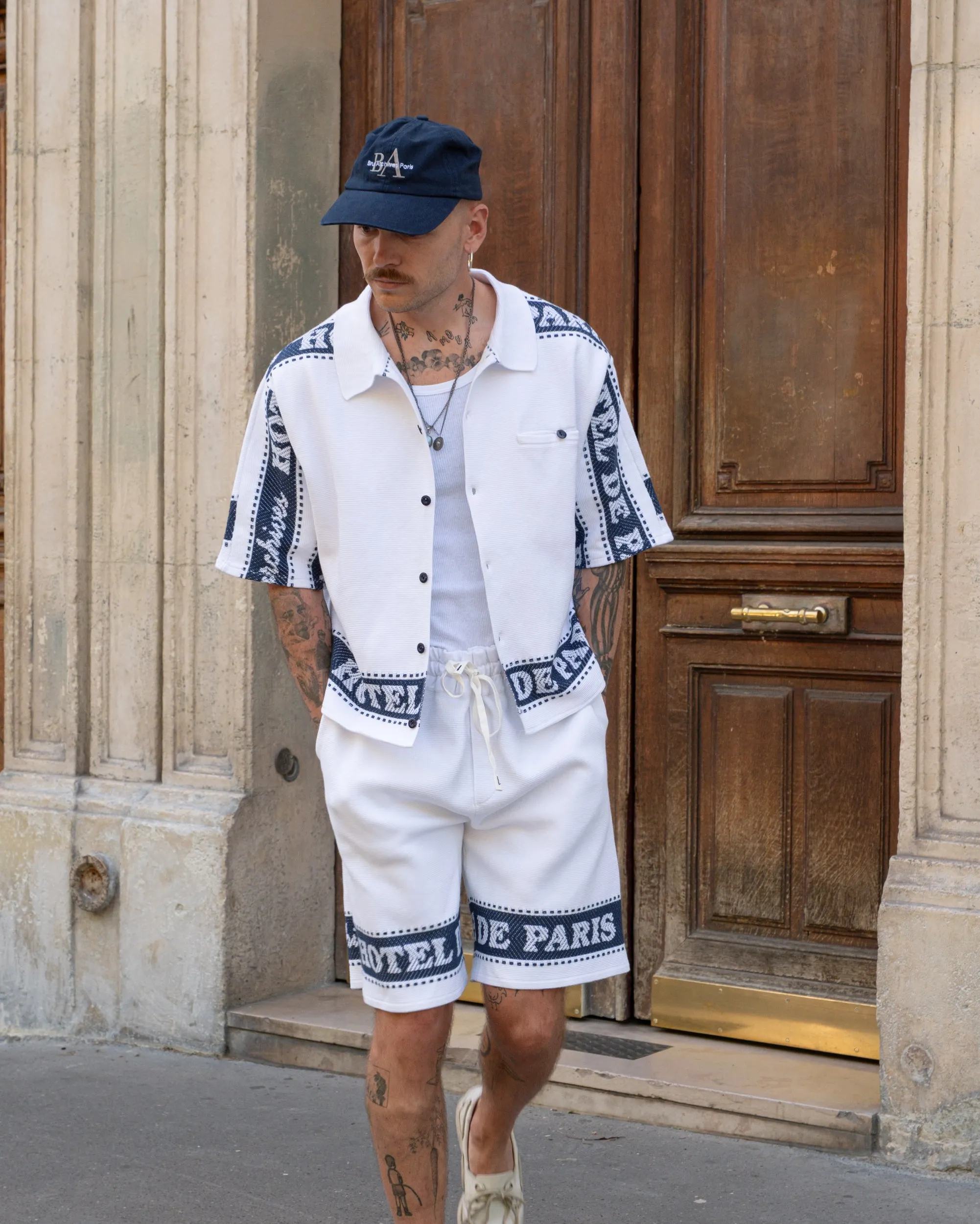THE CROPPED H?TEL DE PARIS SHIRT Bold Graphics