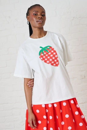 Adjustable Cuff System Loose cut The Boxy Tee with Strawberry Print