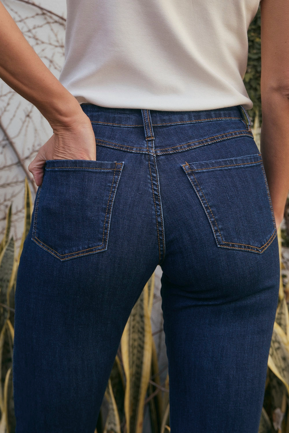 All Fit Use Streetwear Fan Evening Stroll Elegant Adrift Denim Cropped Straight Leg Jeans in Dark Wash