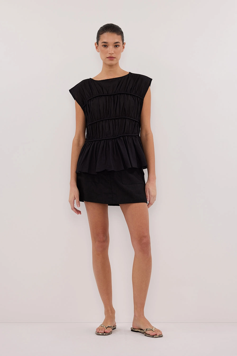 Relaxed Design Quick Dry Fit EVA BLACK LINEN SKORT