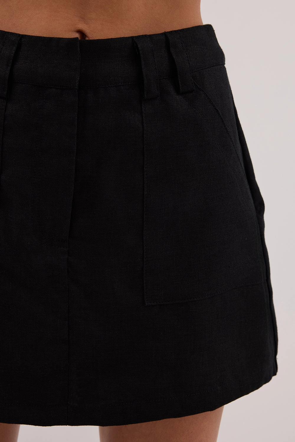Secure Closure System EVA BLACK LINEN SKORT